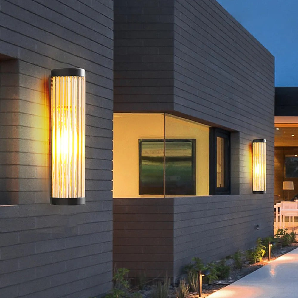 Zora | Hedendaagse Semi Cilindrische Glazen Schaduw Buiten Wandlamp