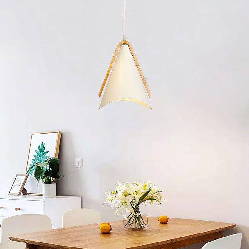 Veldoran | Noordse taps toelopende houten en ijzeren hanglamp