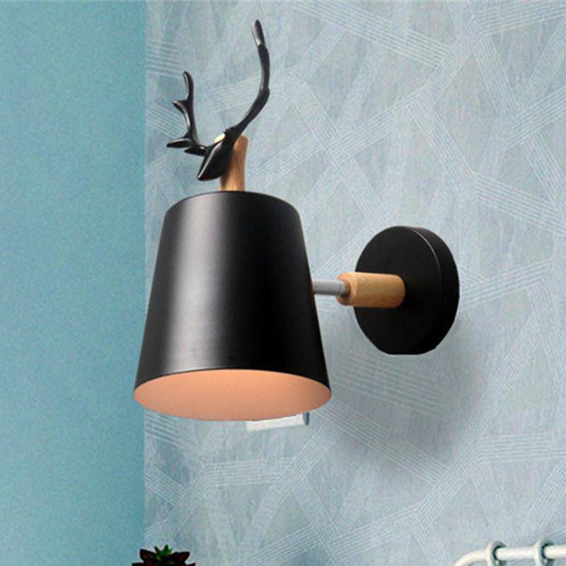Thalamore | Gewei Silhouet Noordse Hout- en Metalen Wandlamp Sconce