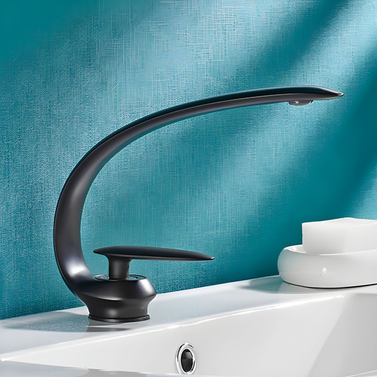 Solvarka | Moderne Boog Silhouet Enkelhandige Badkraan