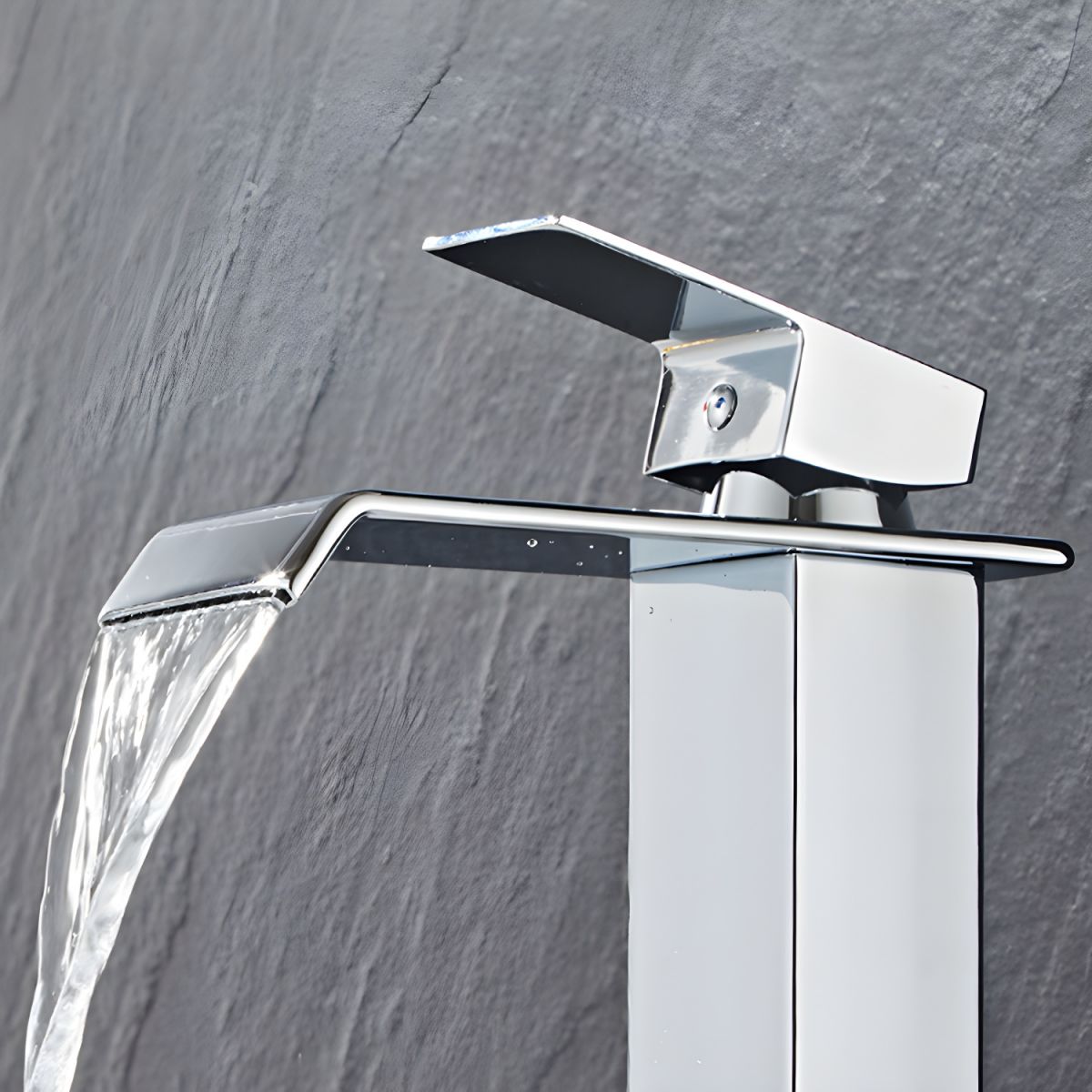Hravund | Moderne Vierkante Watervaluitloop Badkamerkraan
