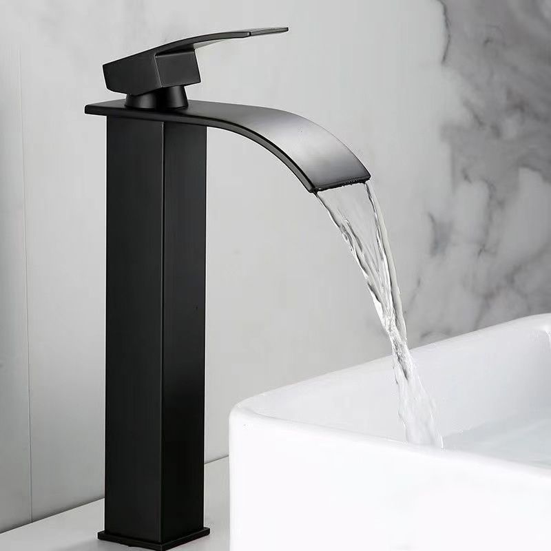 Kestrum | Hedendaags Boogvormige Kolom Waterval Badkamerkraan