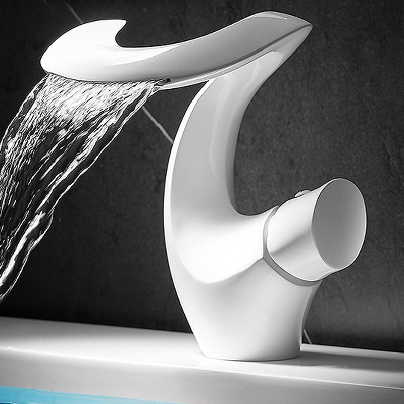 Juvallure | Moderne Gebogen Kolom Watervaluitloop Badkamerkraan