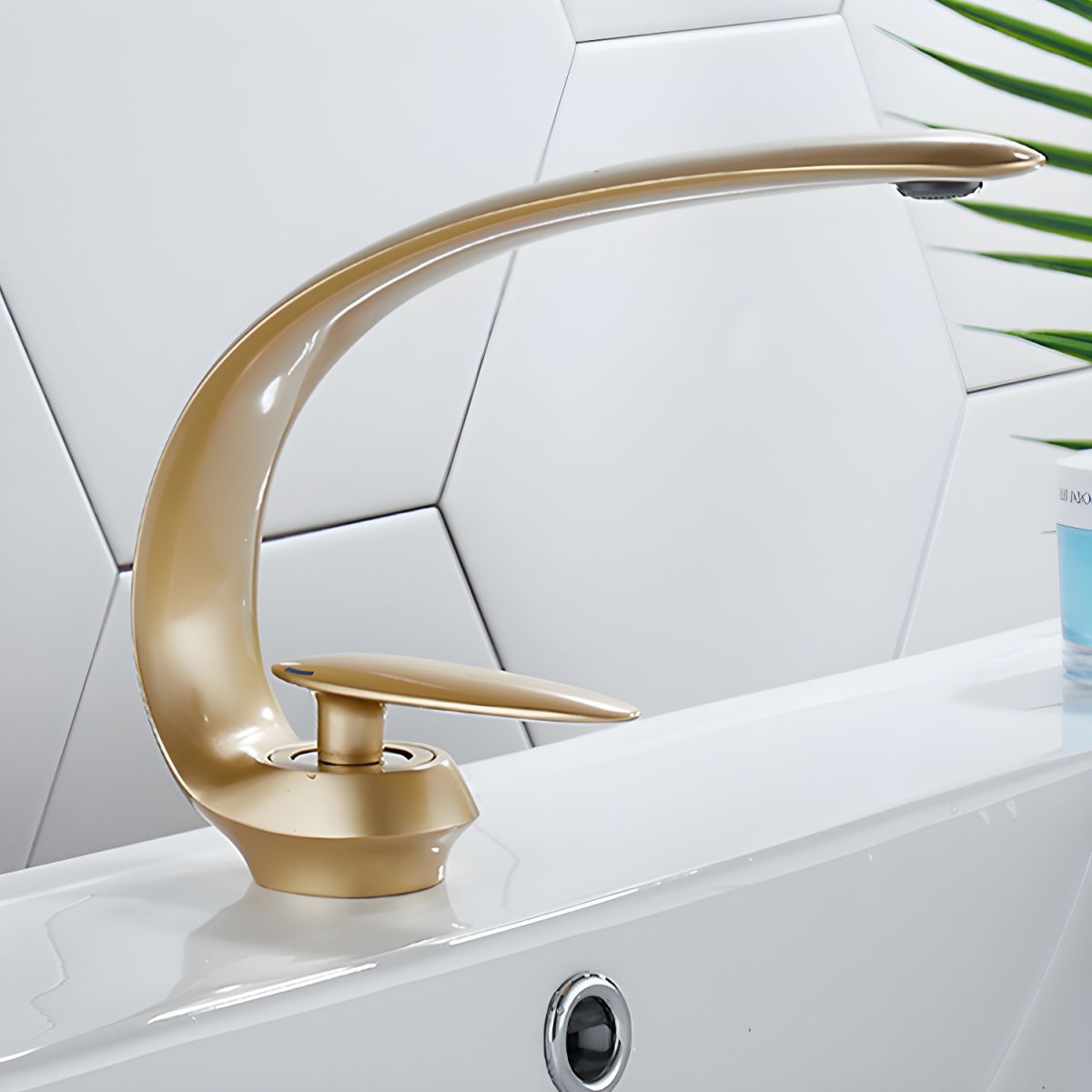 Solvarka | Moderne Boog Silhouet Enkelhandige Badkraan