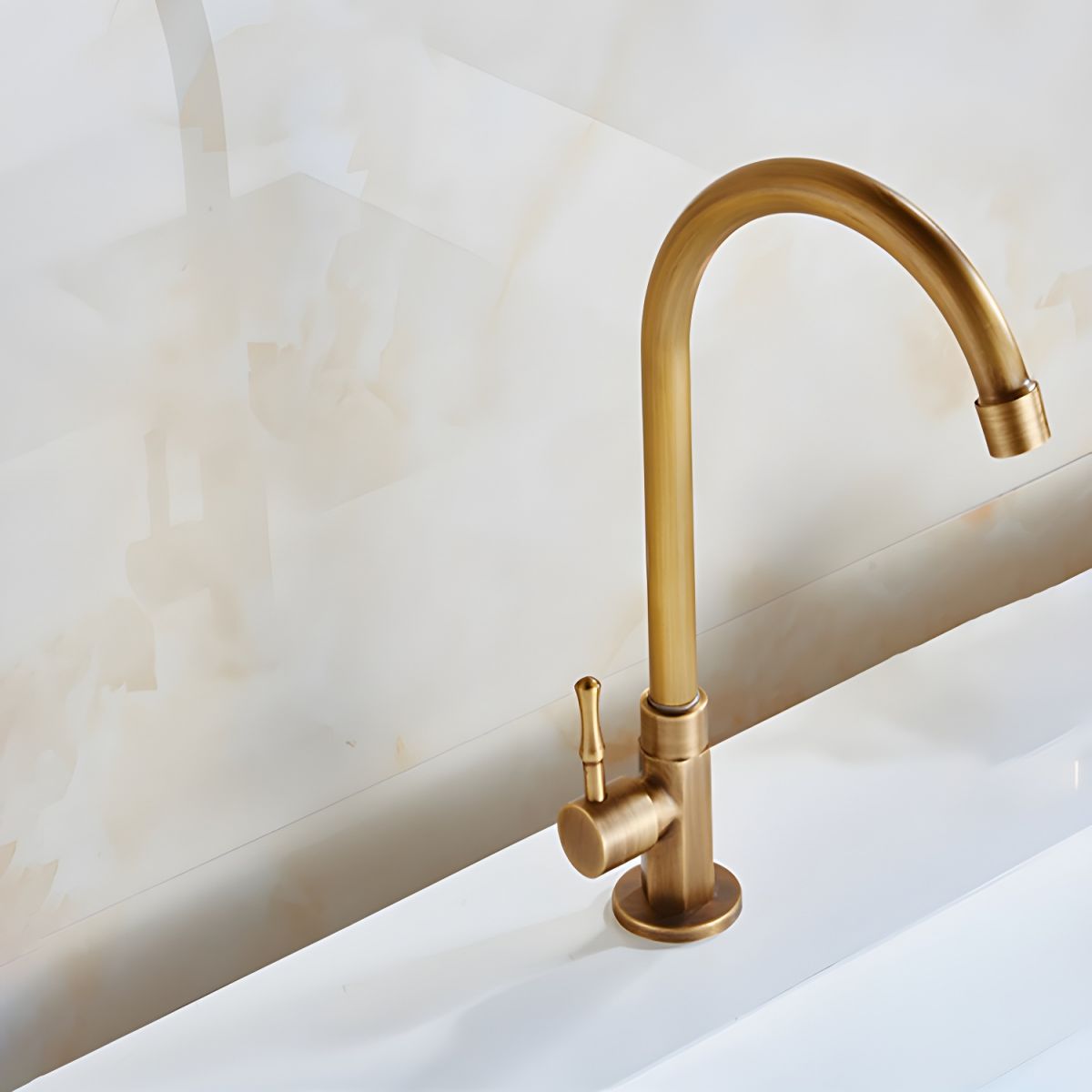 Lythavik | Elegante Gooseneck Hoge Boog Keukenkraan met Hendel