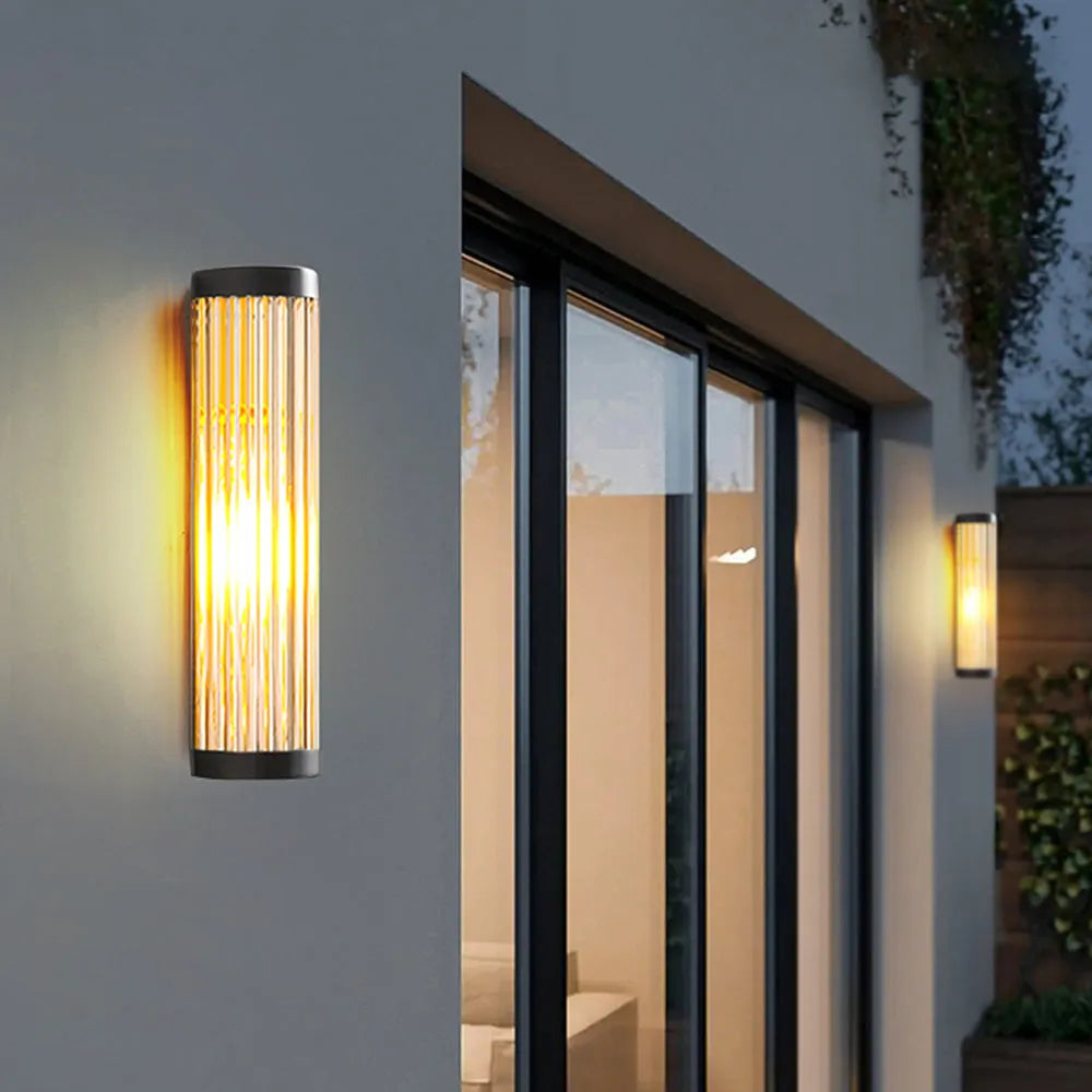Zora | Hedendaagse Semi Cilindrische Glazen Schaduw Buiten Wandlamp