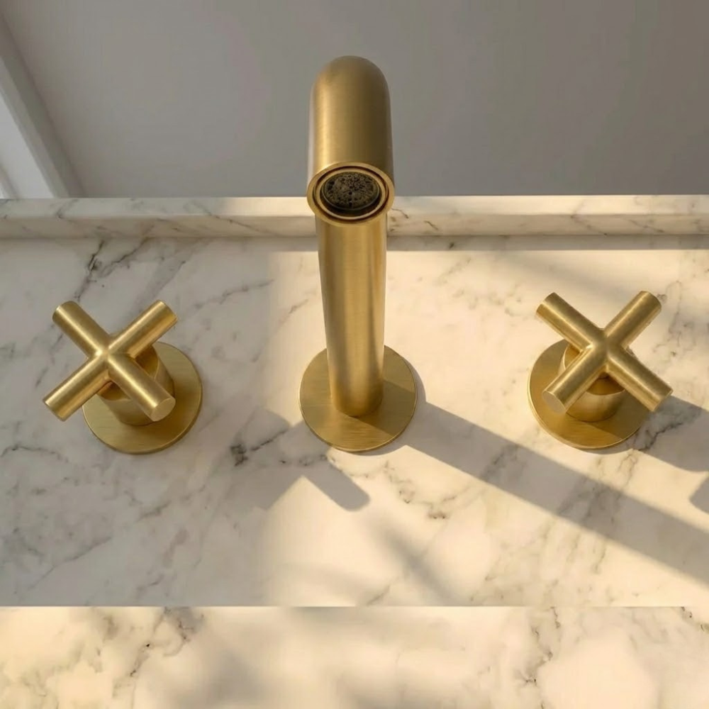 Auraa | Wandgemonteerde Badkamer Wastafelmengkraan Met Dubbele Kruisgreep