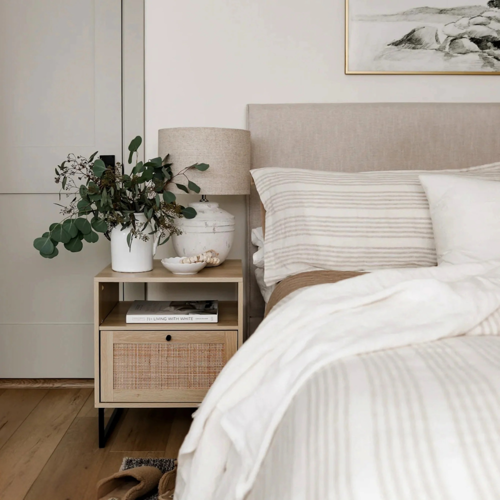 Vesta | Rieten Deur Nachtkastje en Einde Tafel met Opbergkast