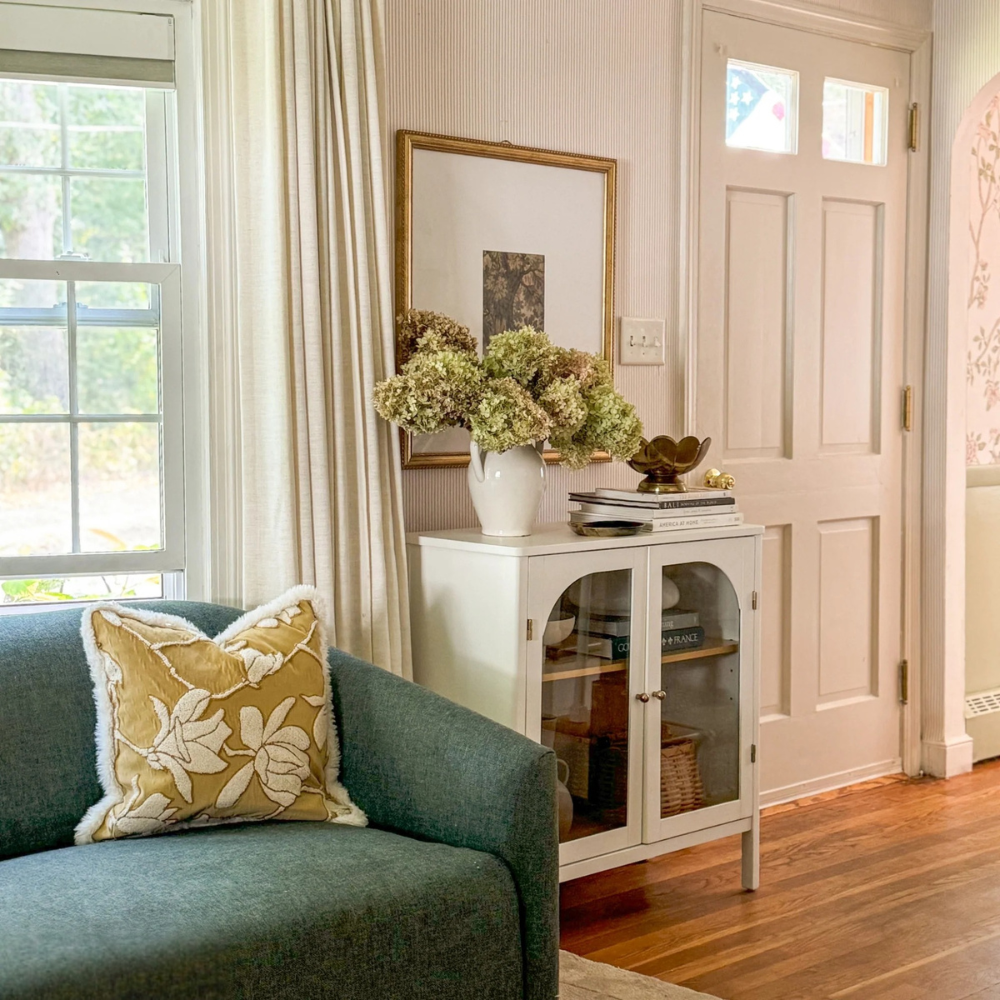 Finley | Twee Deur Houten Opbergkast Met Glazen Boogpanelen