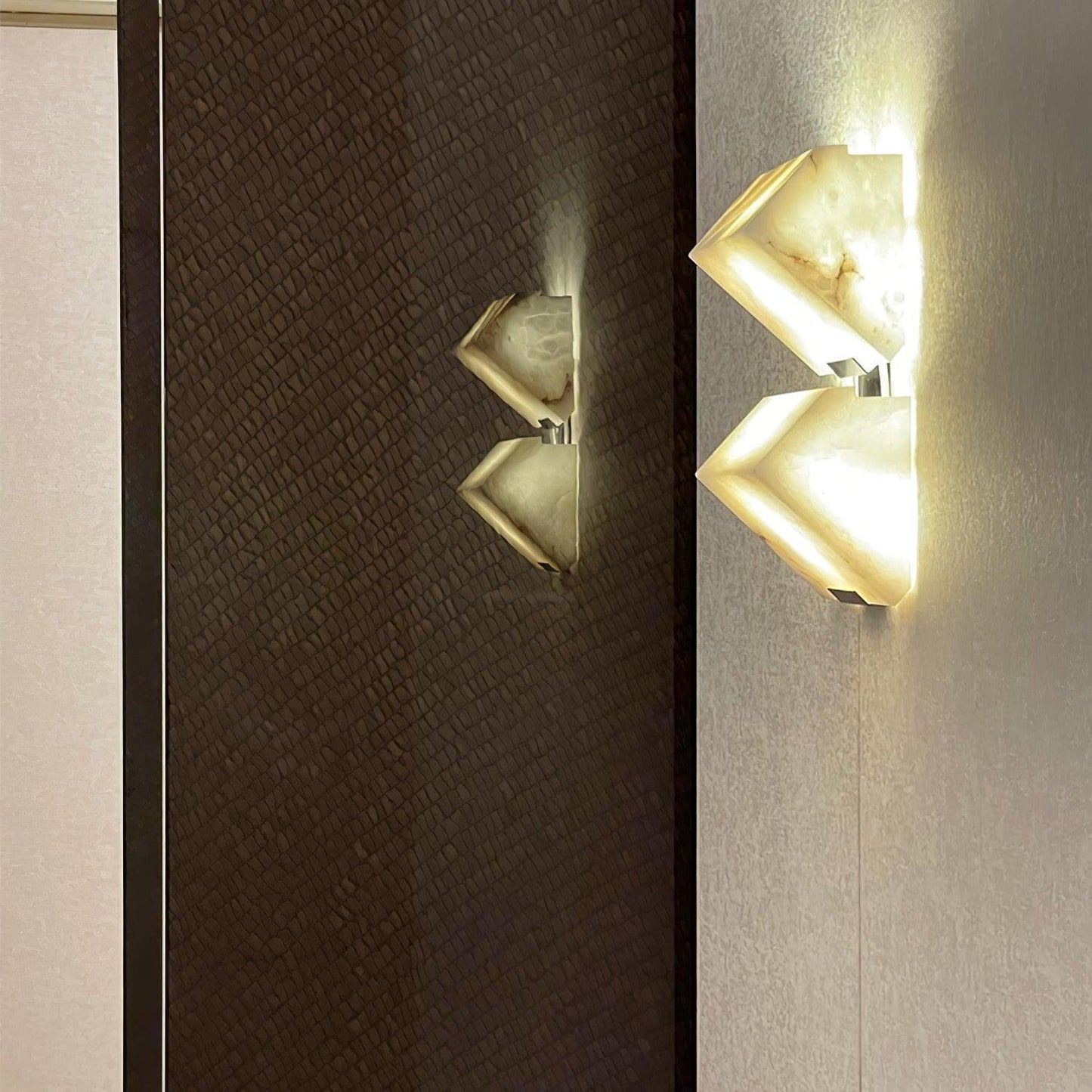 Luvidior | Architectonische Kolom Alabaster Steen Blokken Wandlamp