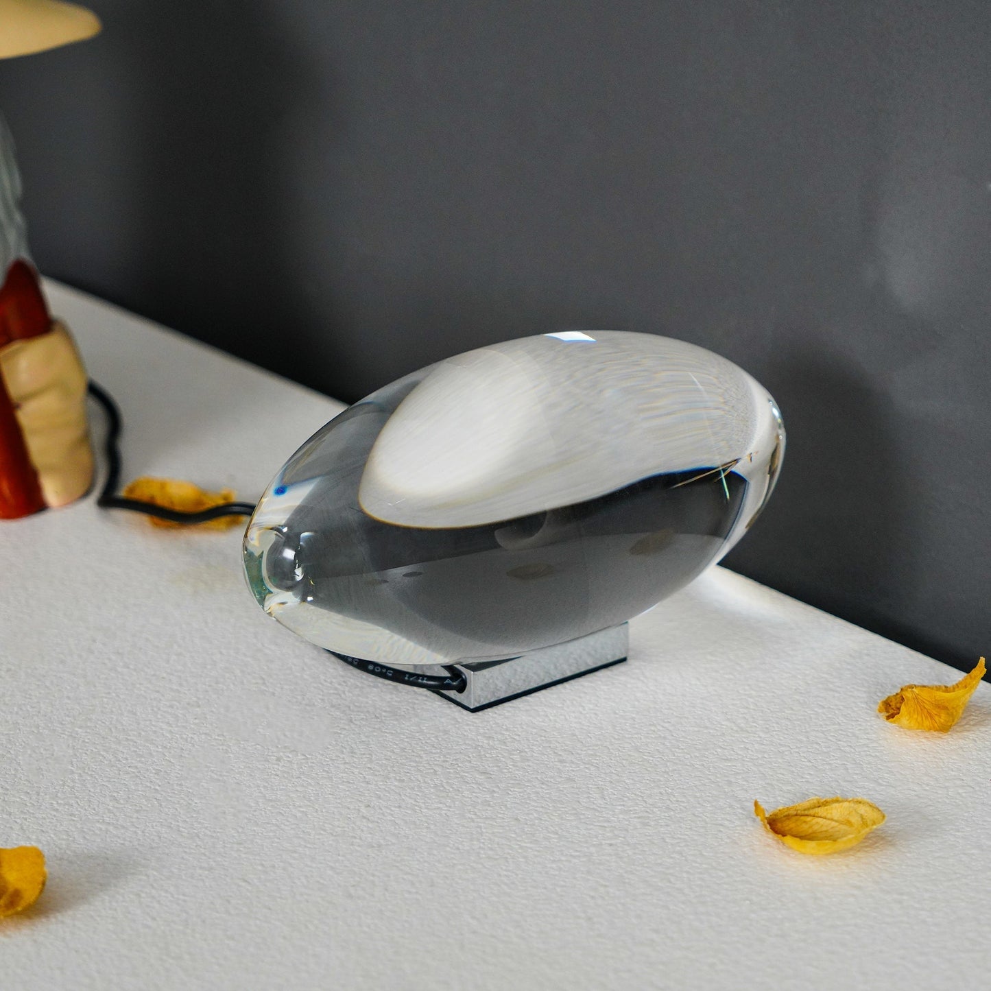 Vaelenoe | Sculpturale Ovale Kristallen Steen Tafellamp
