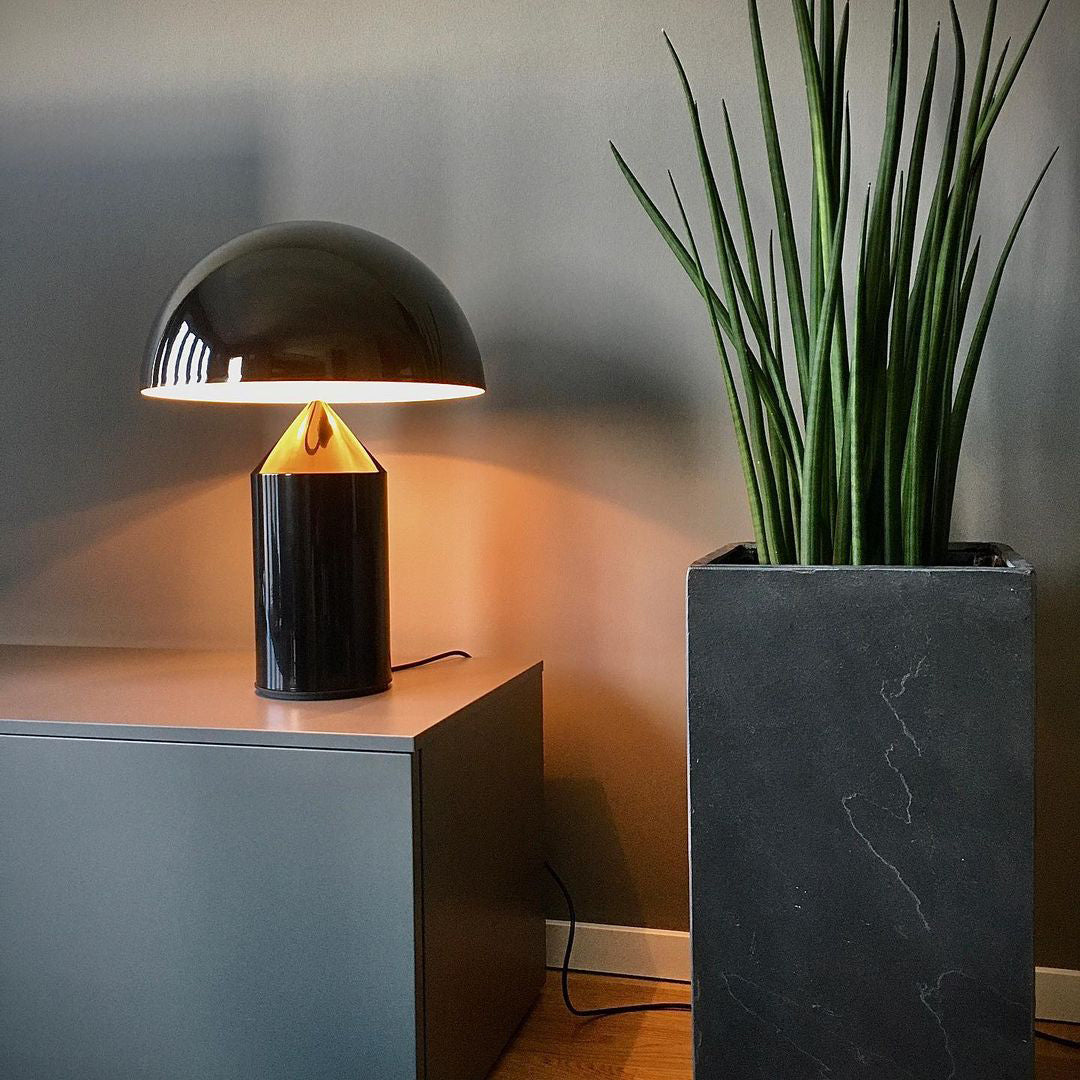 Zonthara | Avant-Garde Geometrische Sculpturale Silhouet Metalen Tafellamp