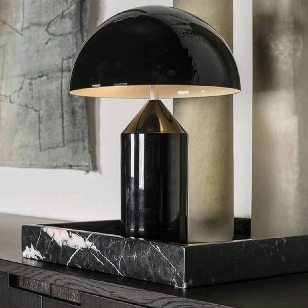 Zonthara | Avant-Garde Geometrische Sculpturale Silhouet Metalen Tafellamp