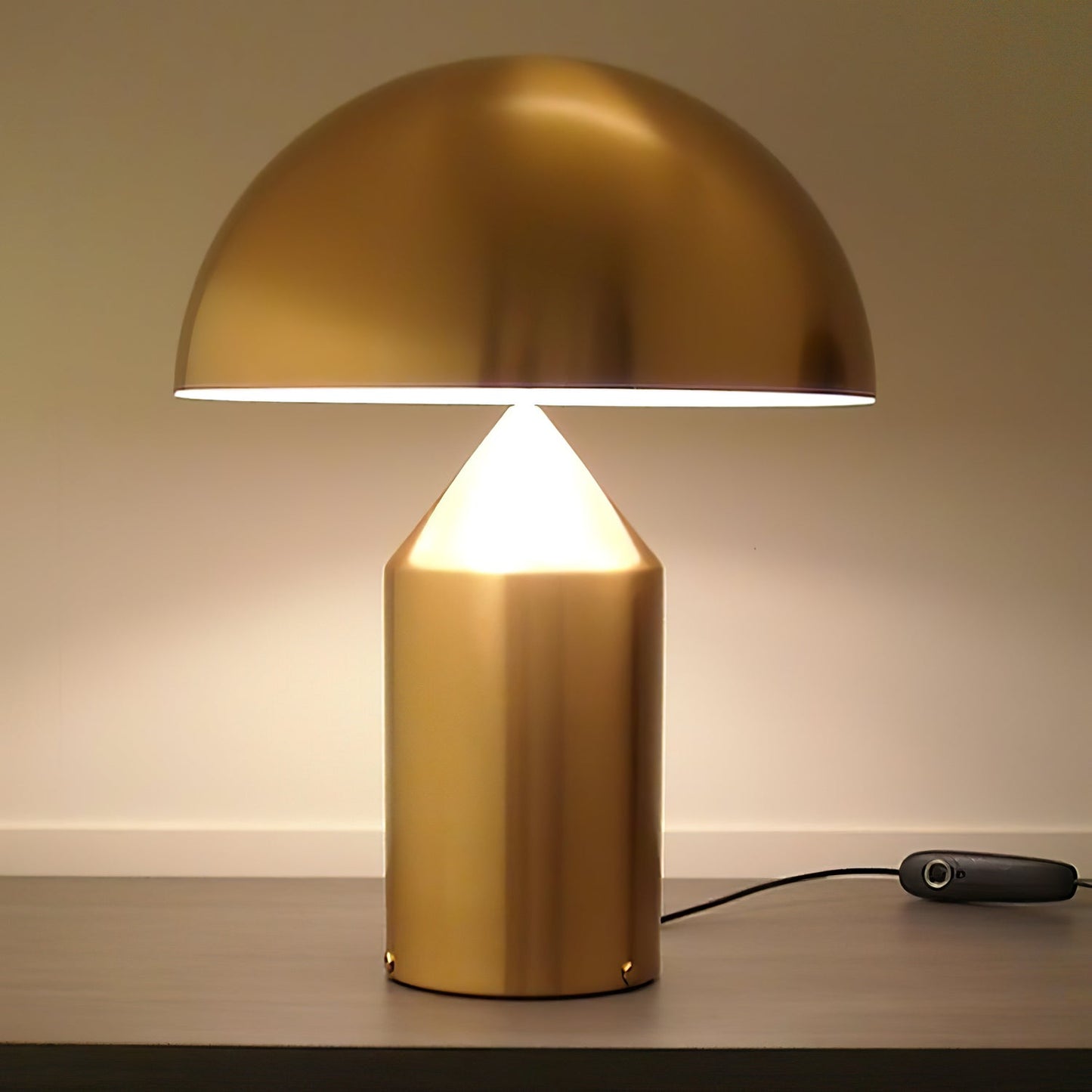 Zonthara | Avant-Garde Geometrische Sculpturale Silhouet Metalen Tafellamp