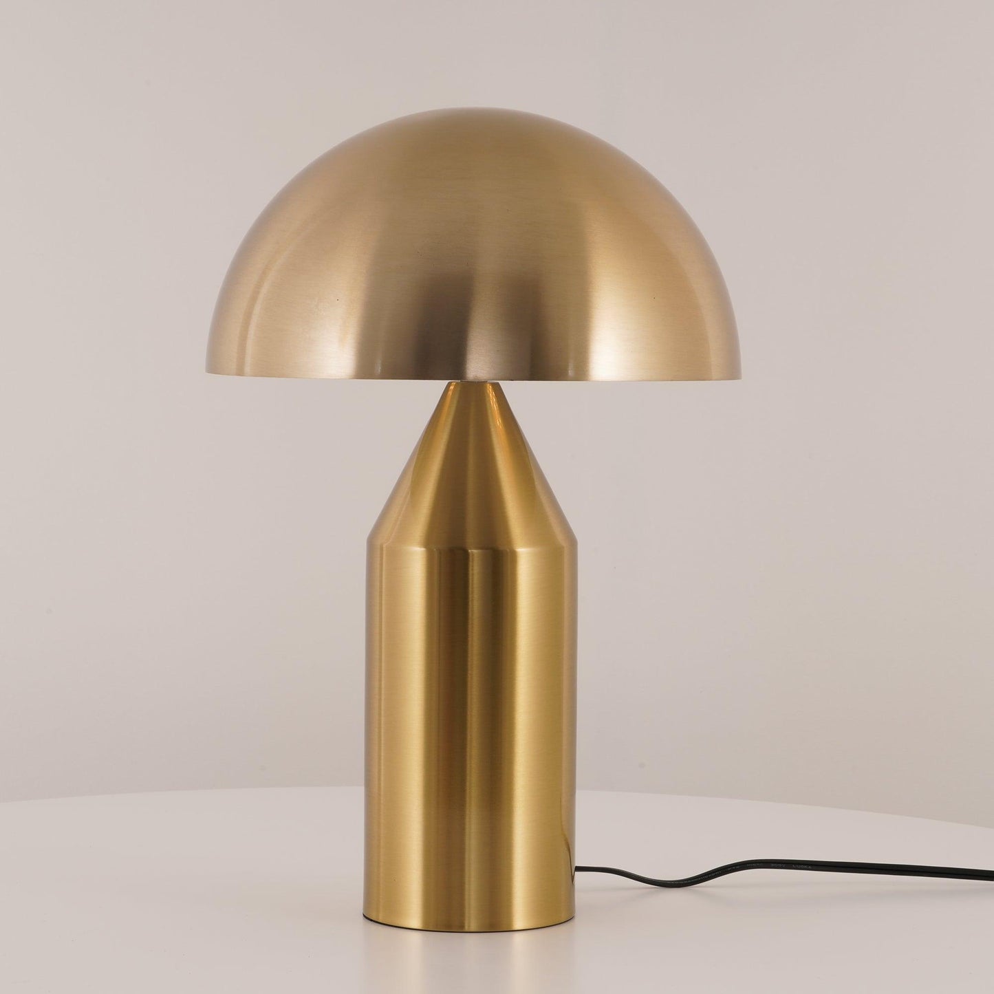 Zonthara | Avant-Garde Geometrische Sculpturale Silhouet Metalen Tafellamp