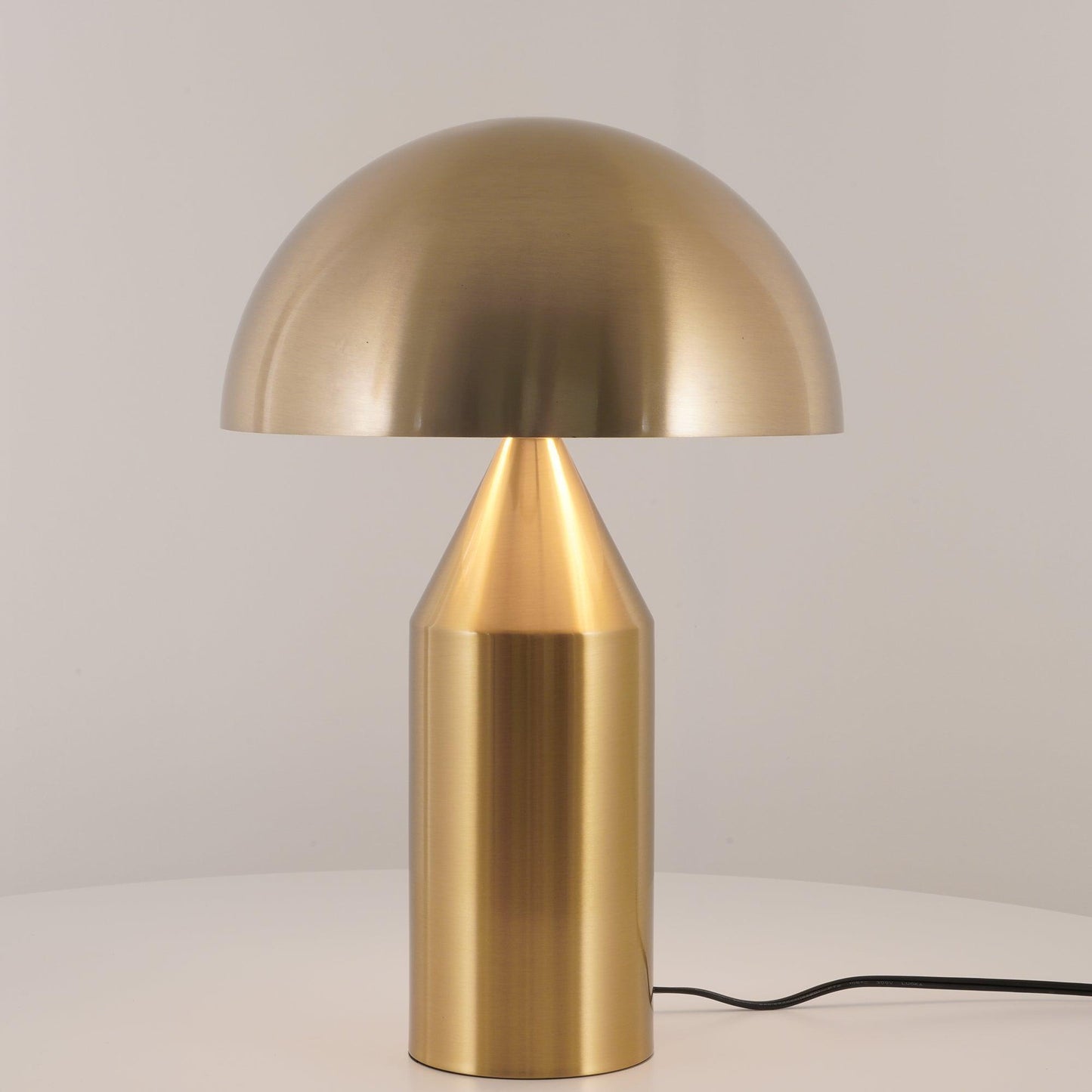 Zonthara | Avant-Garde Geometrische Sculpturale Silhouet Metalen Tafellamp