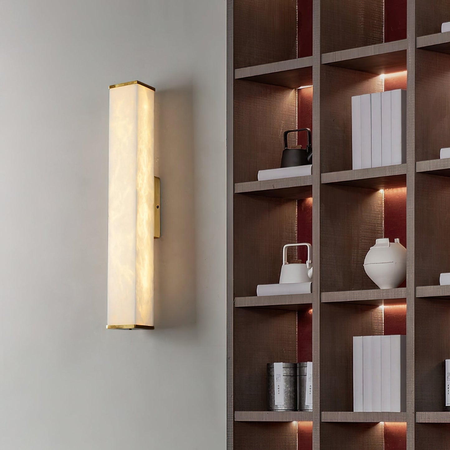 Aristhos | Minimalistische Lineaire Alabaster en Messing Wandlamp
