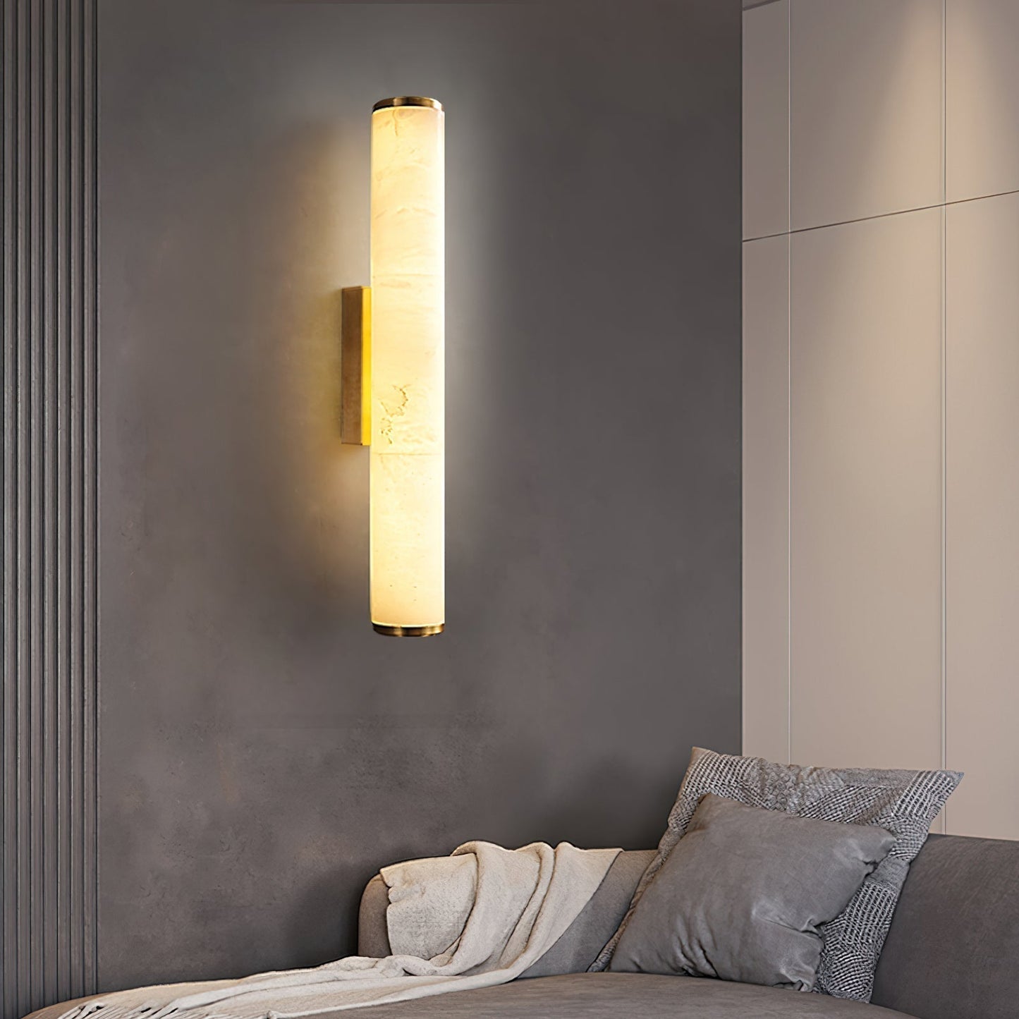 Aristhos | Minimalistische Lineaire Alabaster en Messing Wandlamp