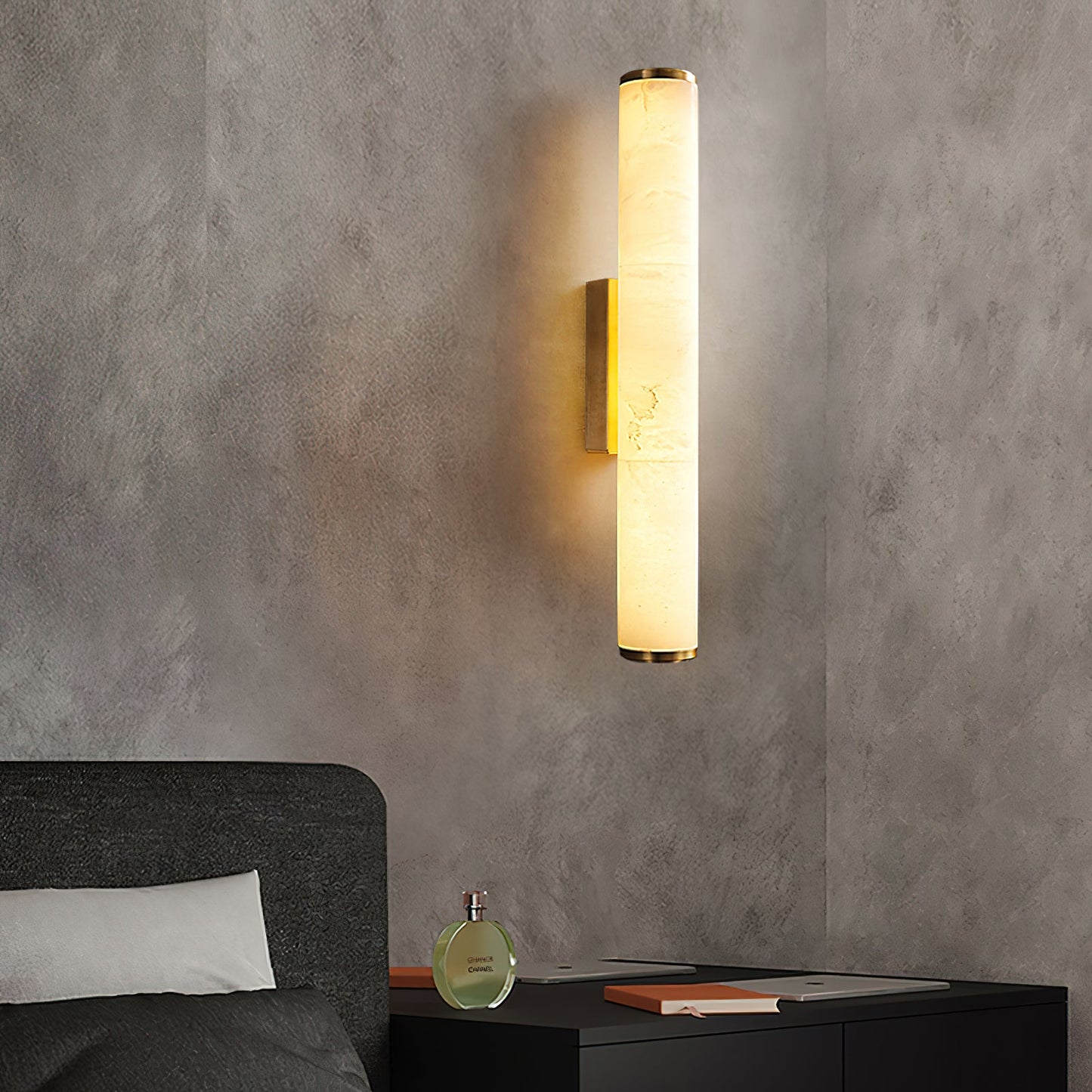Aristhos | Minimalistische Lineaire Alabaster en Messing Wandlamp