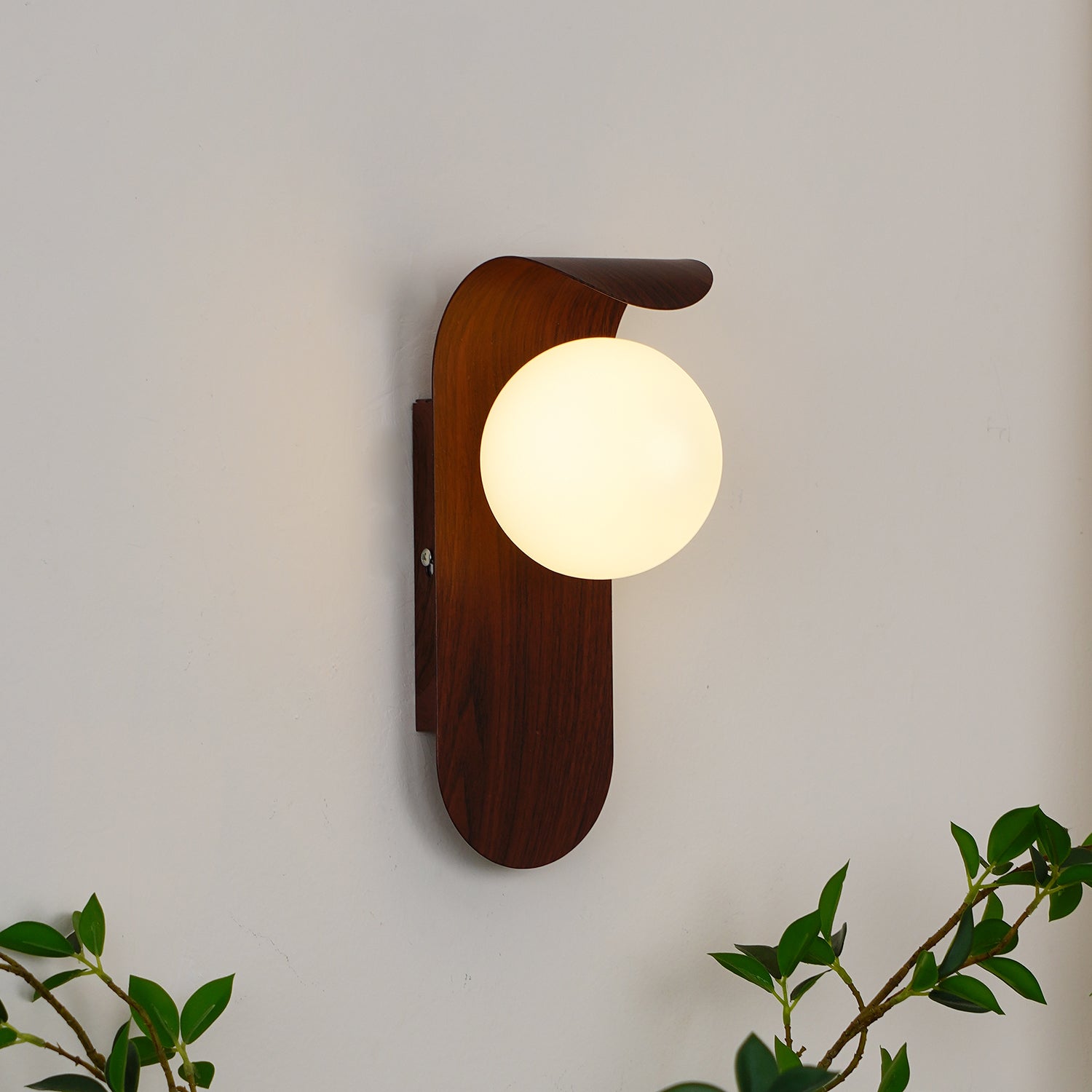 Lythose | Moderne Boog Houten Nerf Wandlamp met Bal Globe