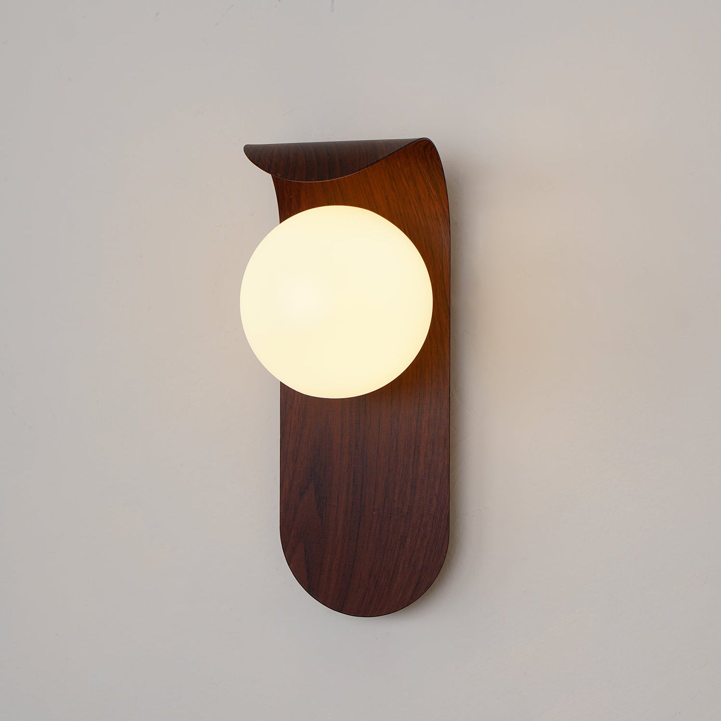 Lythose | Moderne Boog Houten Nerf Wandlamp met Bal Globe