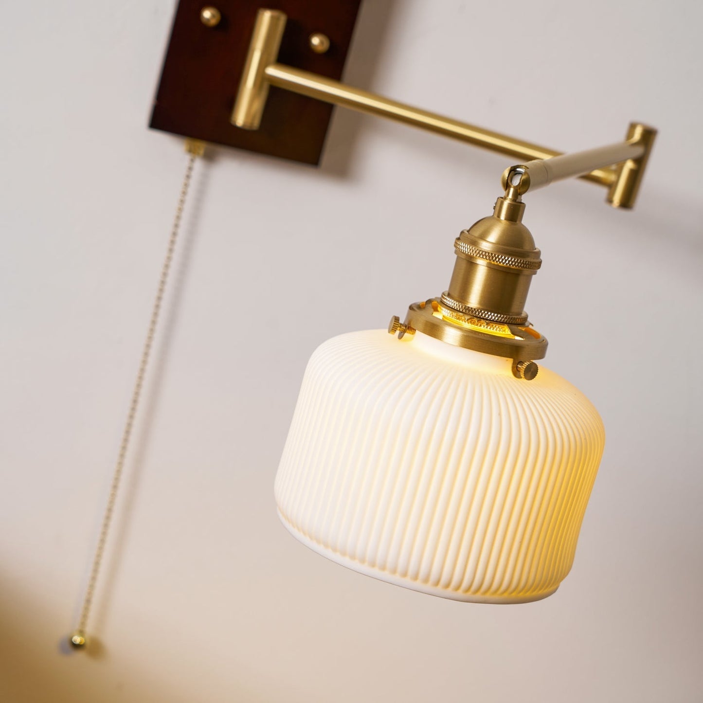 Kalythos | Moderne gesculpteerde hoekige keramische wandlamp
