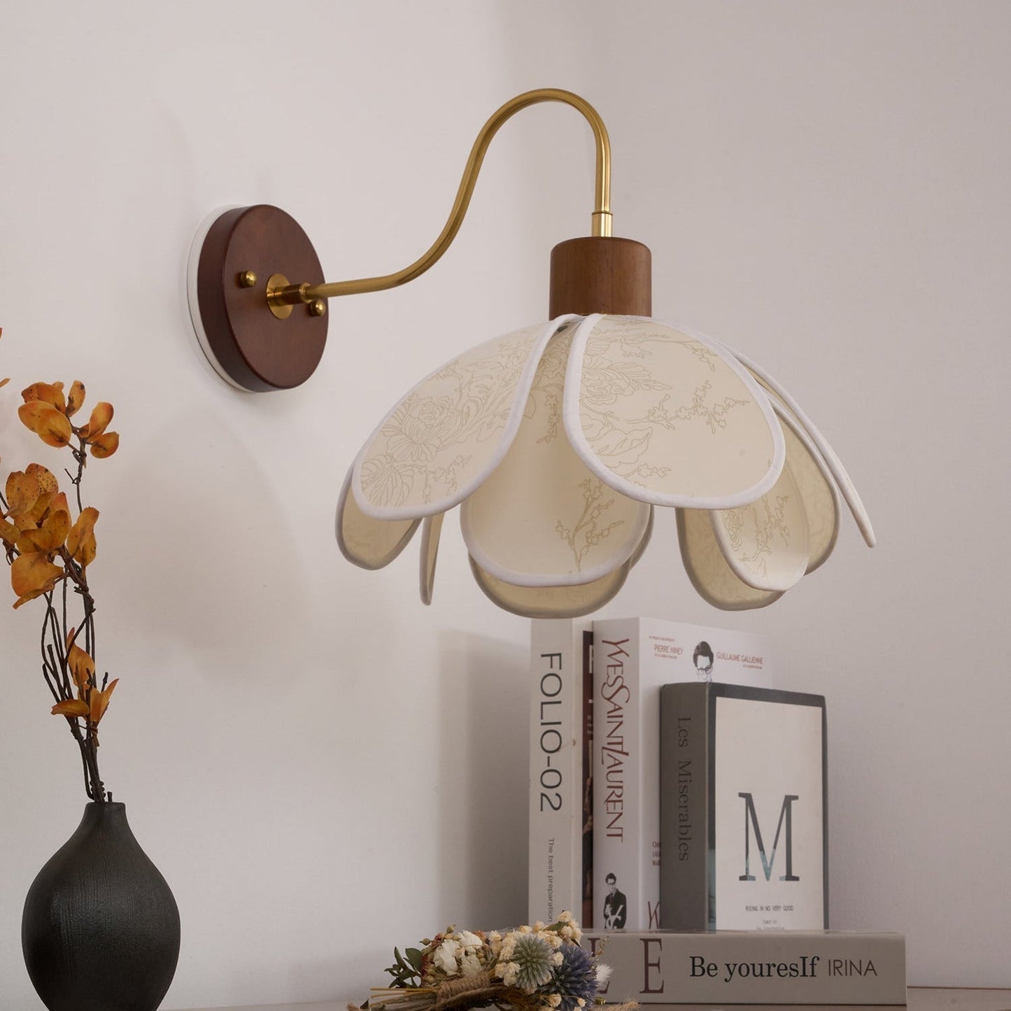 Thalix | Sculpturale Bloemige Bloemblaadje Houten Stof Wandlamp