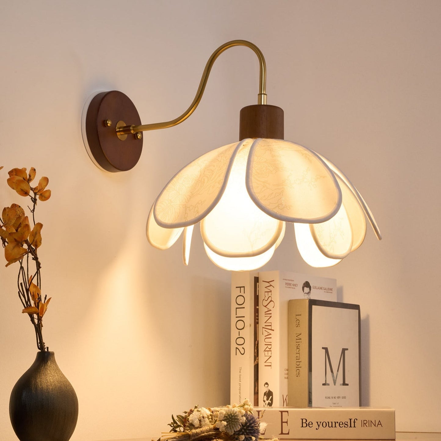 Thalix | Sculpturale Bloemige Bloemblaadje Houten Stof Wandlamp