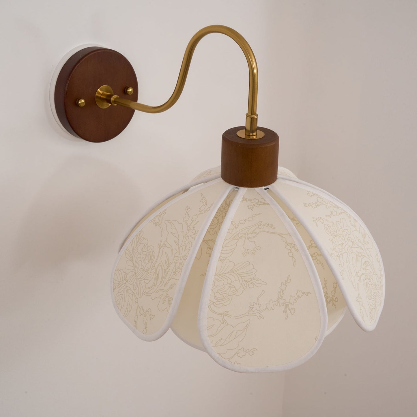 Thalix | Sculpturale Bloemige Bloemblaadje Houten Stof Wandlamp
