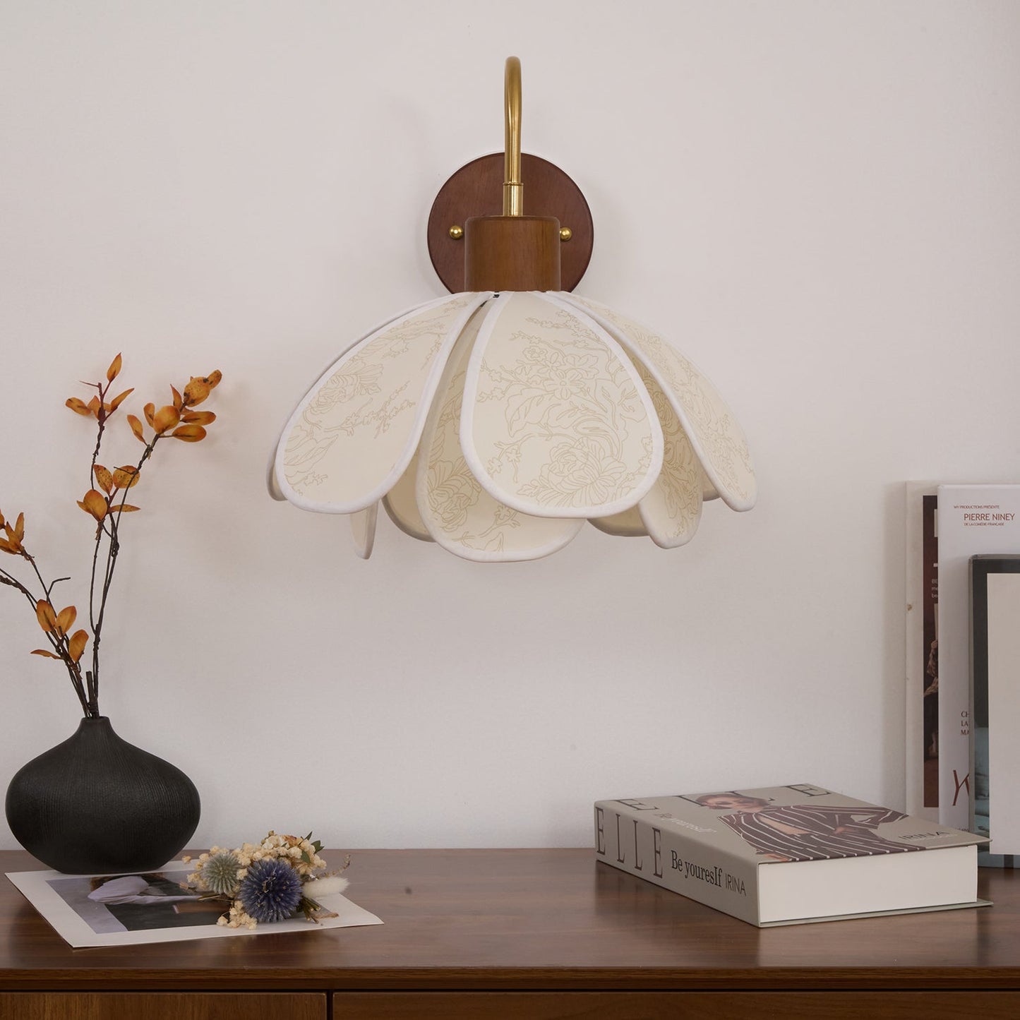 Thalix | Sculpturale Bloemige Bloemblaadje Houten Stof Wandlamp
