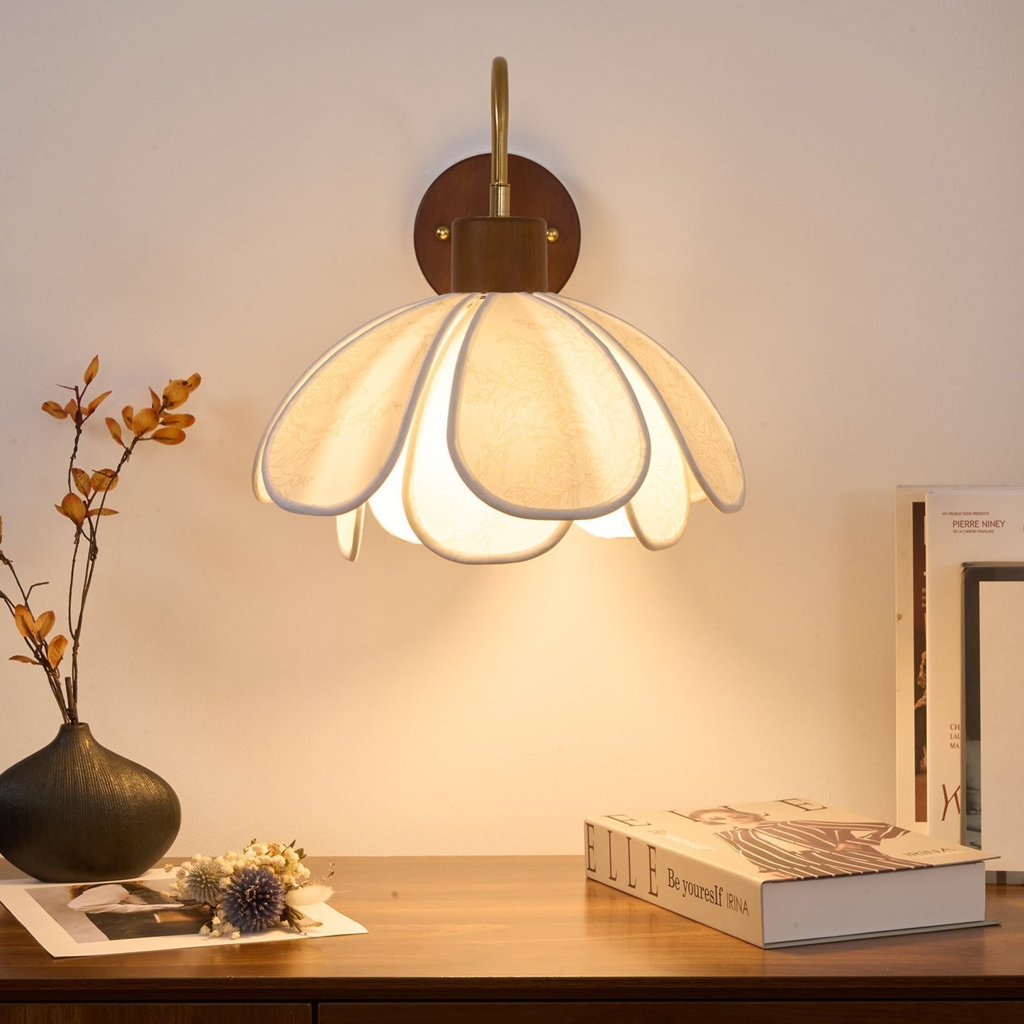 Thalix | Sculpturale Bloemige Bloemblaadje Houten Stof Wandlamp