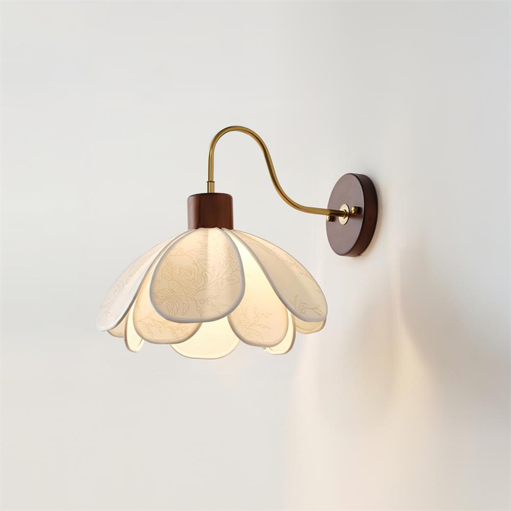 Thalix | Sculpturale Bloemige Bloemblaadje Houten Stof Wandlamp