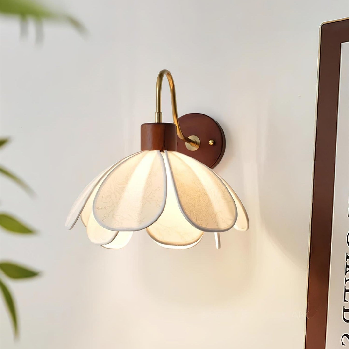 Thalix | Sculpturale Bloemige Bloemblaadje Houten Stof Wandlamp