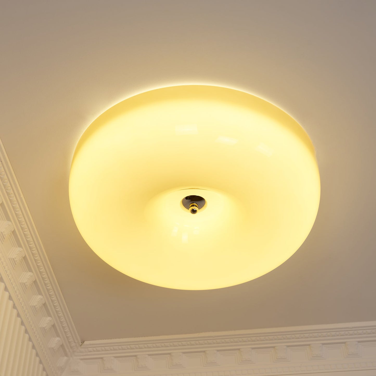 Belvonte | Ronde matglazen opbouw plafondlamp