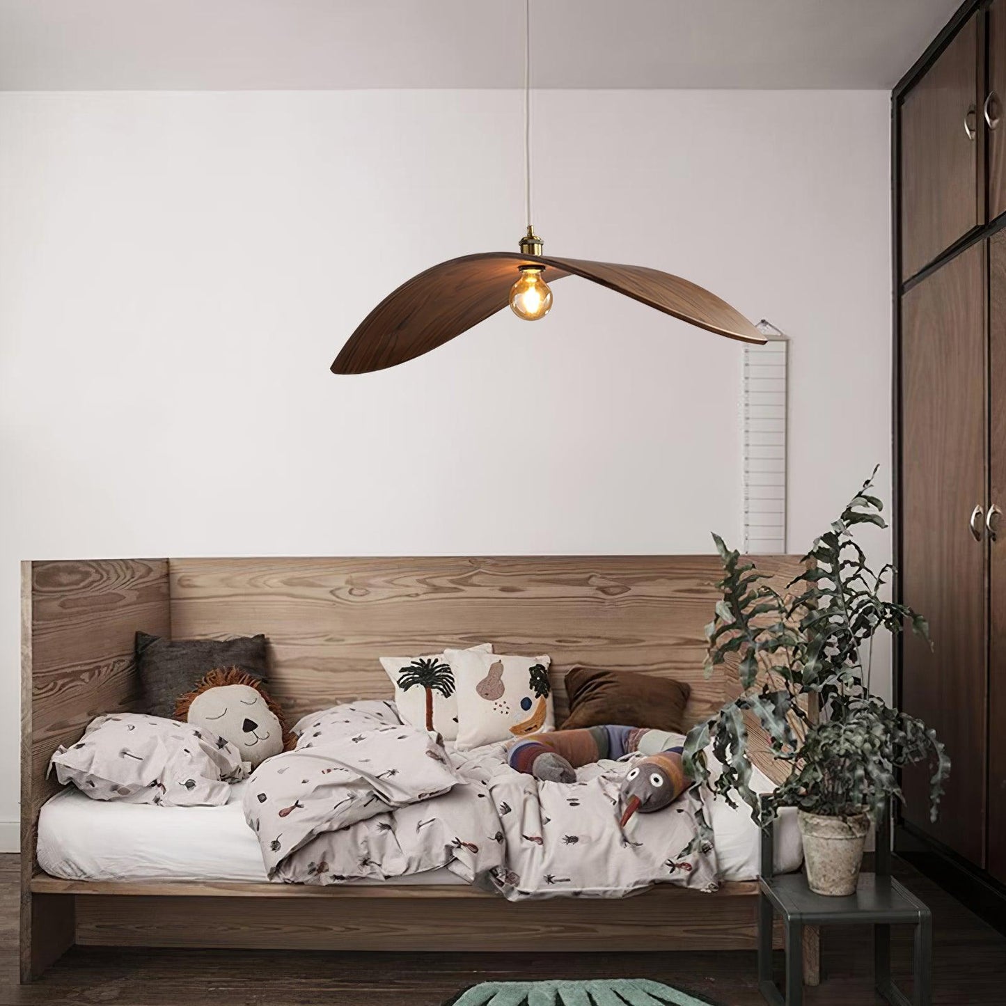 Kjelden | Noordse Sculpturale Essen Houten Golf Hanglamp