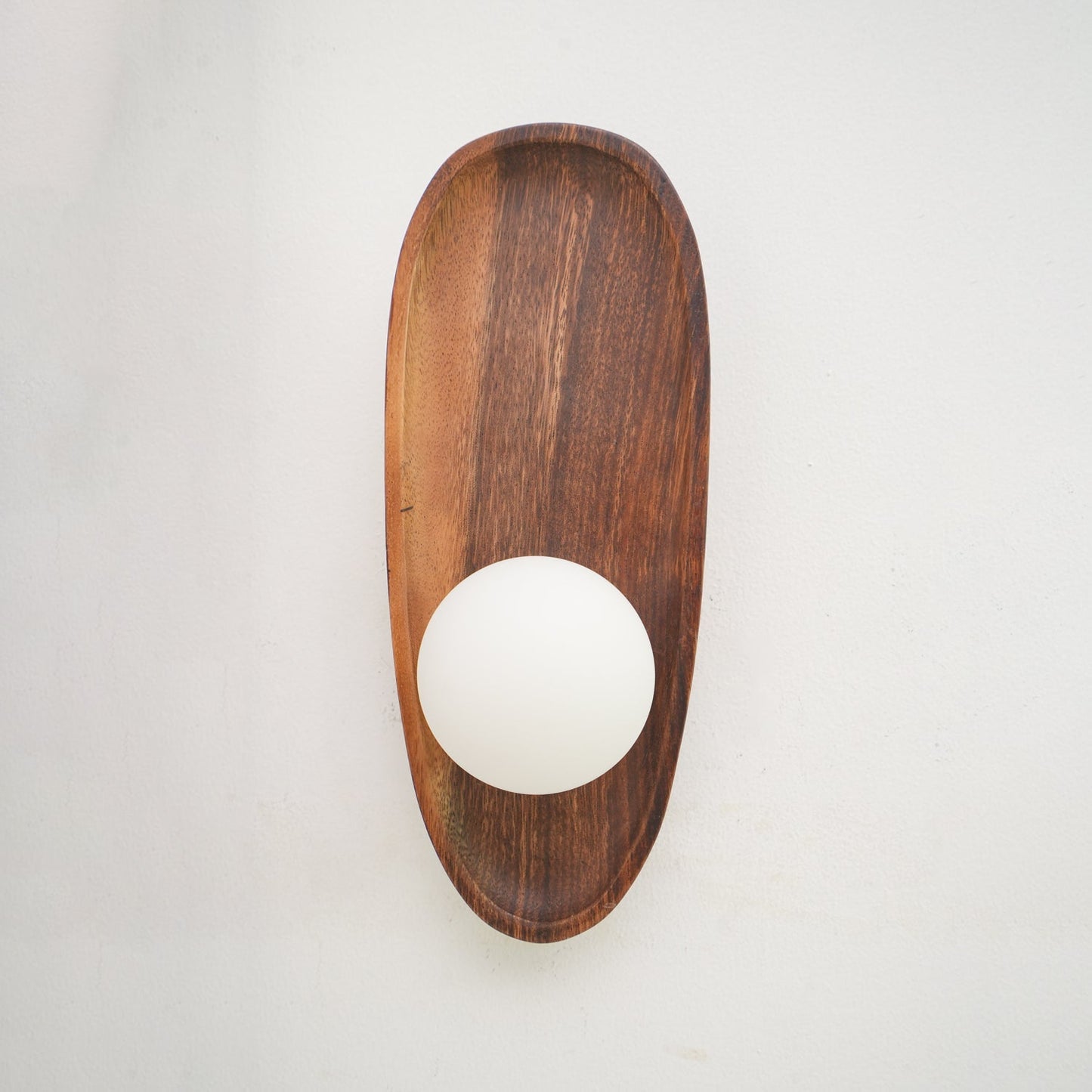 Merivane | Organische textuur glazen houten wandlamp
