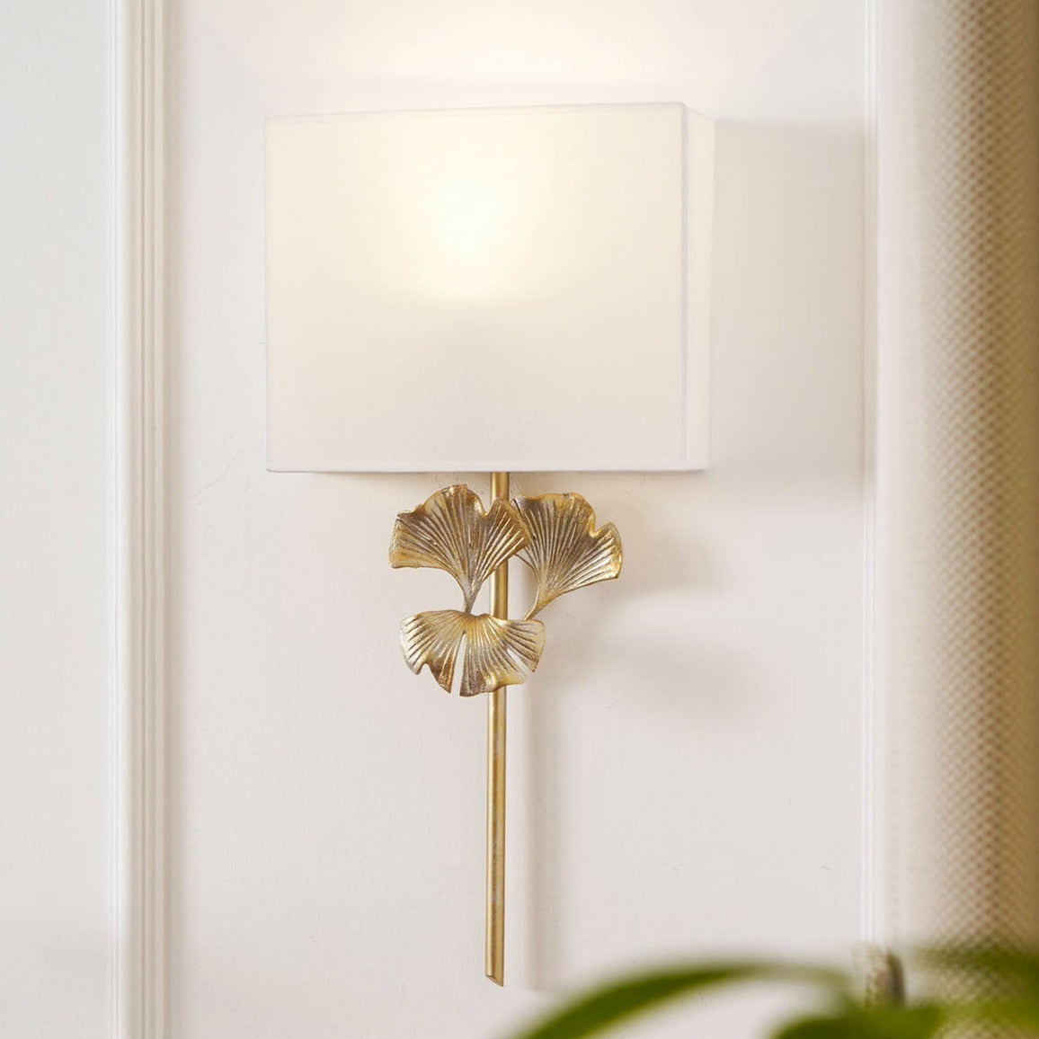 Juvox | Ginkgo Blad Gesculpteerde Stof Messing Schaduw Wandlamp