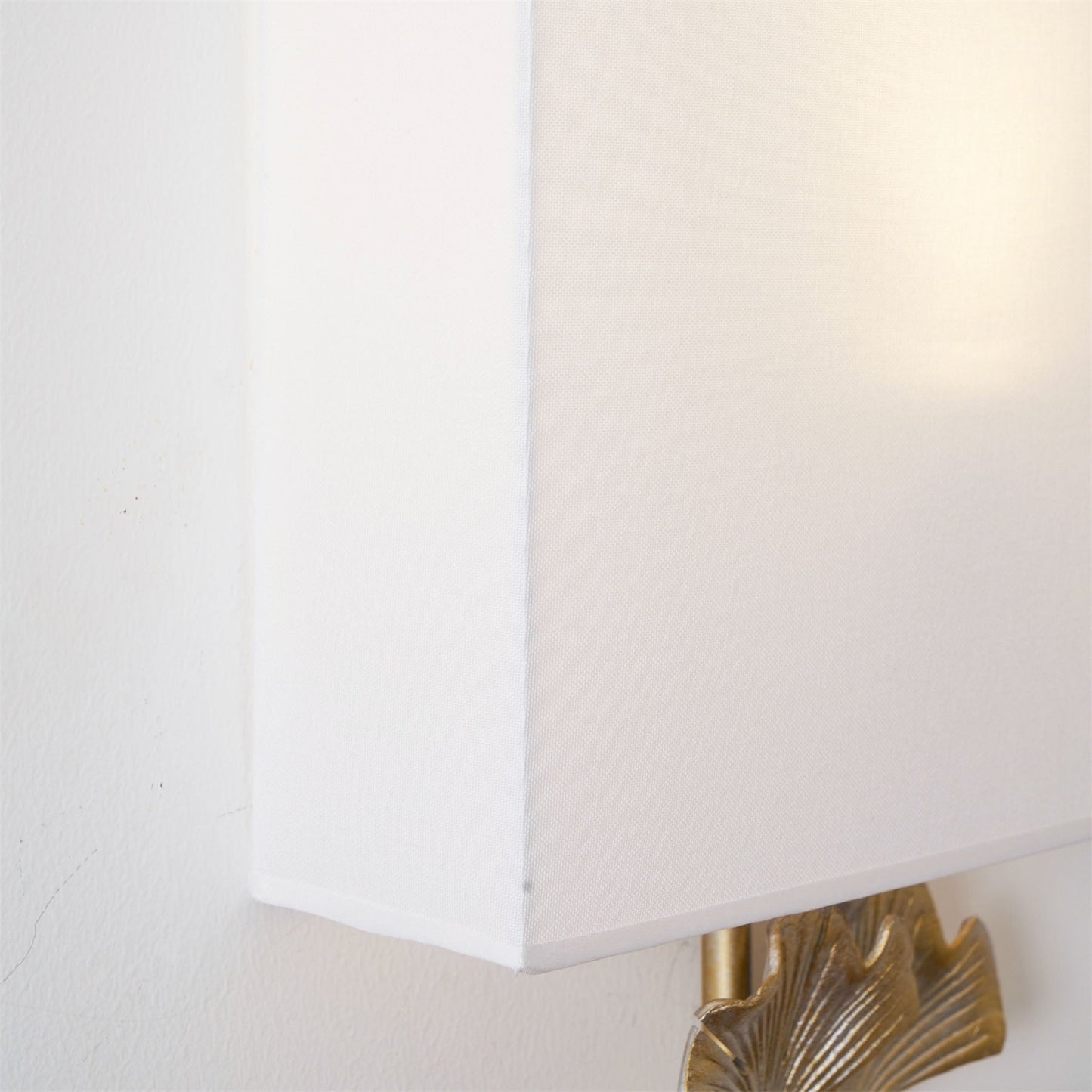 Juvox | Ginkgo Blad Gesculpteerde Stof Messing Schaduw Wandlamp