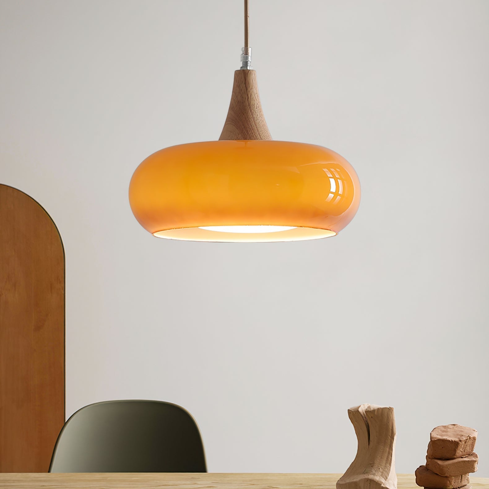 Charlotte | Midden Eeuw Houten en Amber Glas Hanglamp