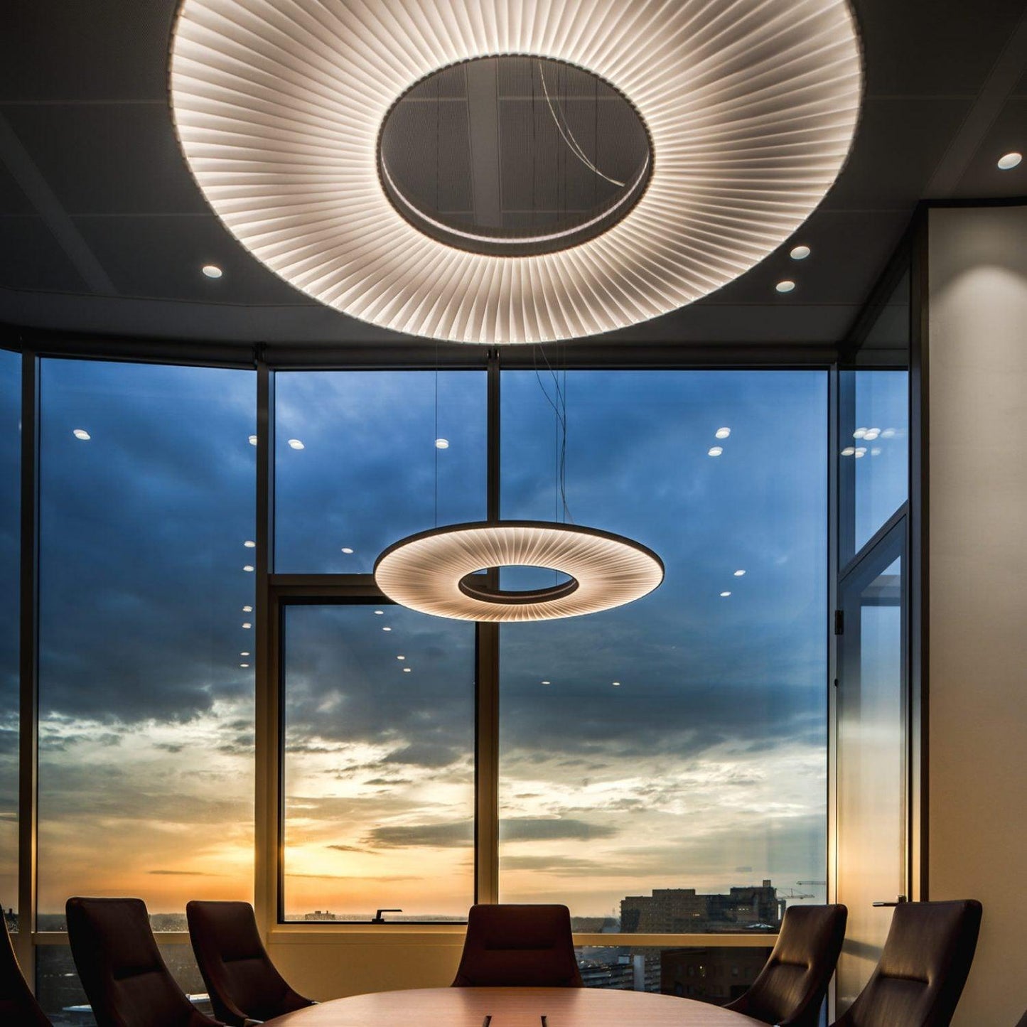 Elvandar | Geplooide Stof Architectonische Drijvende Hanglamp