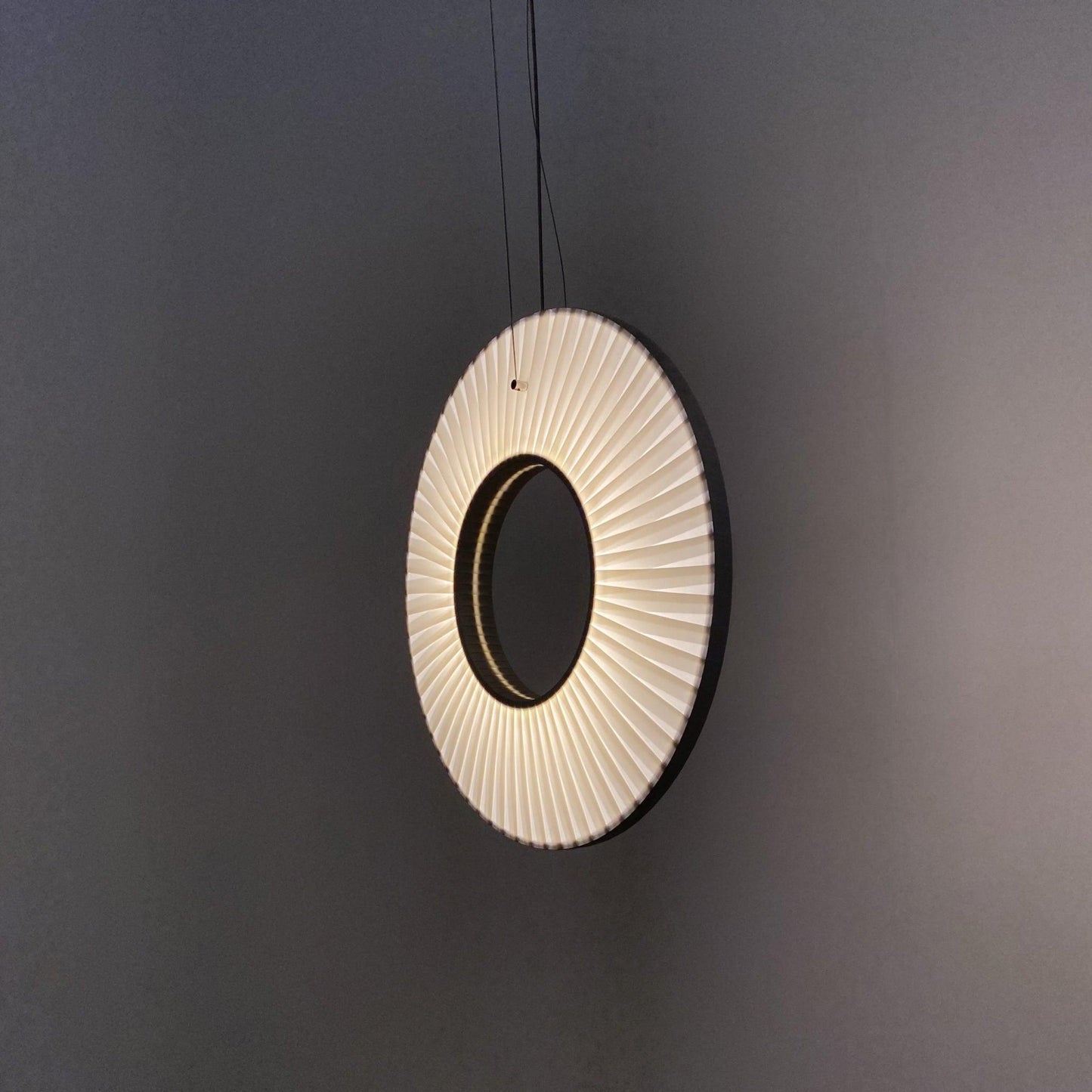 Elvandar | Geplooide Stof Architectonische Drijvende Hanglamp