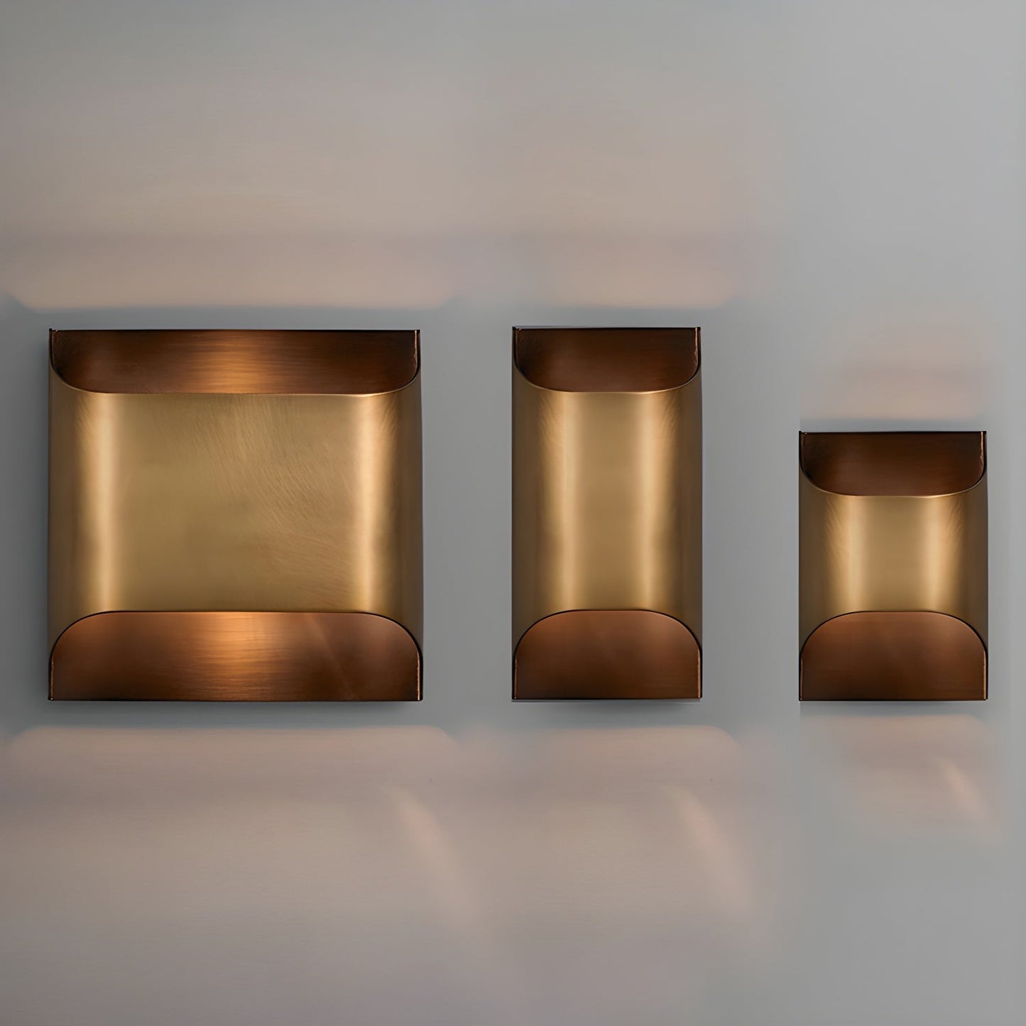 Kestrelon | Slanke silhouet geometrische messing wandlamp