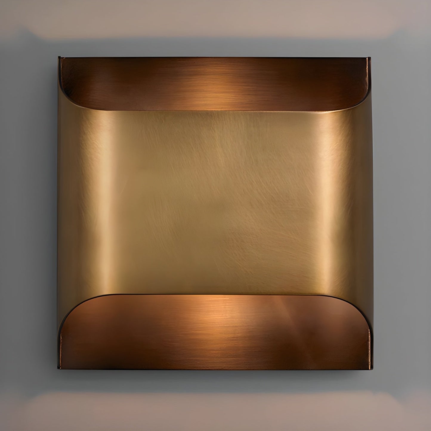 Kestrelon | Slanke silhouet geometrische messing wandlamp
