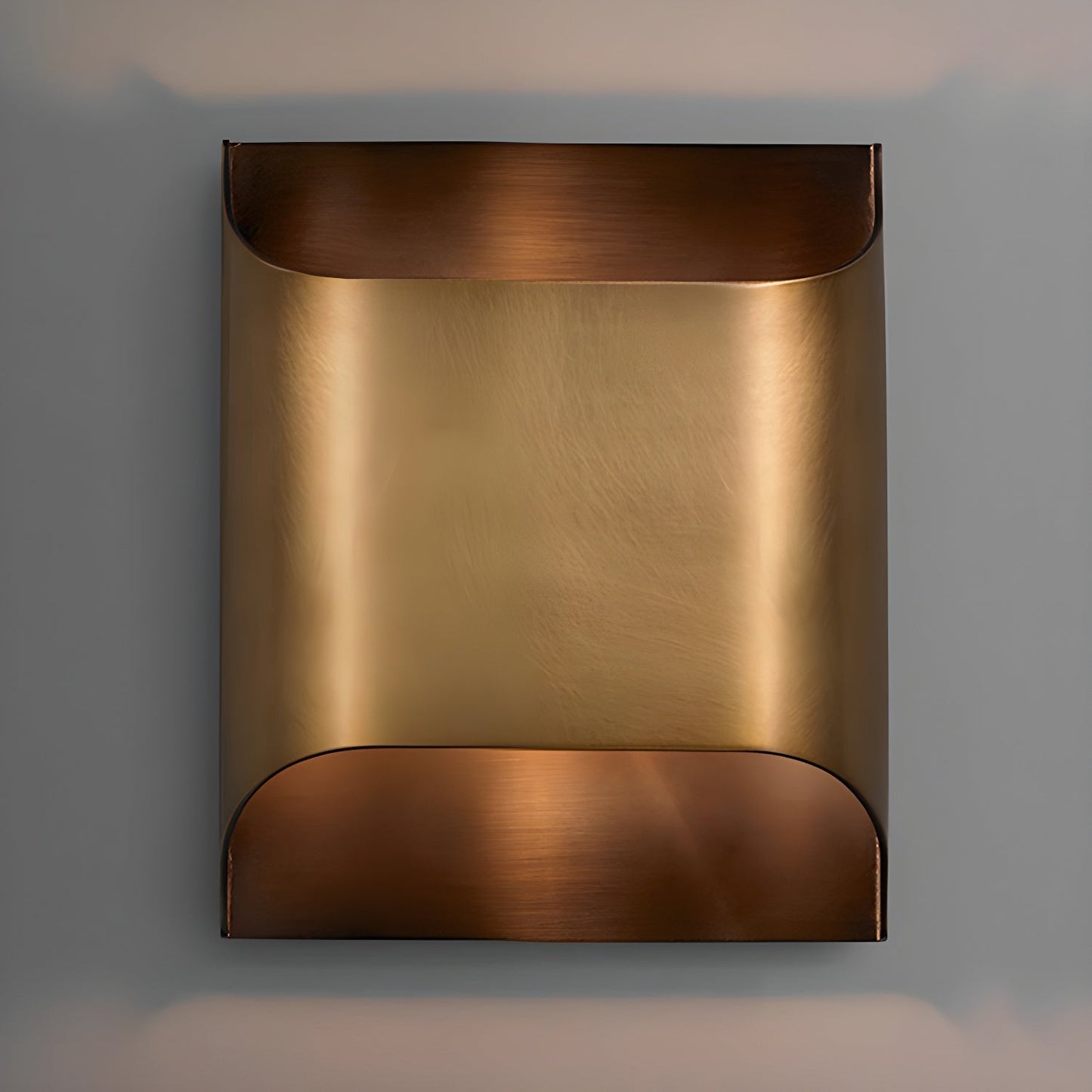 Kestrelon | Slanke silhouet geometrische messing wandlamp