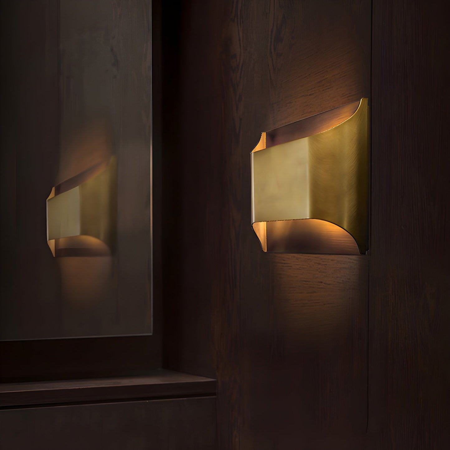 Kestrelon | Slanke silhouet geometrische messing wandlamp