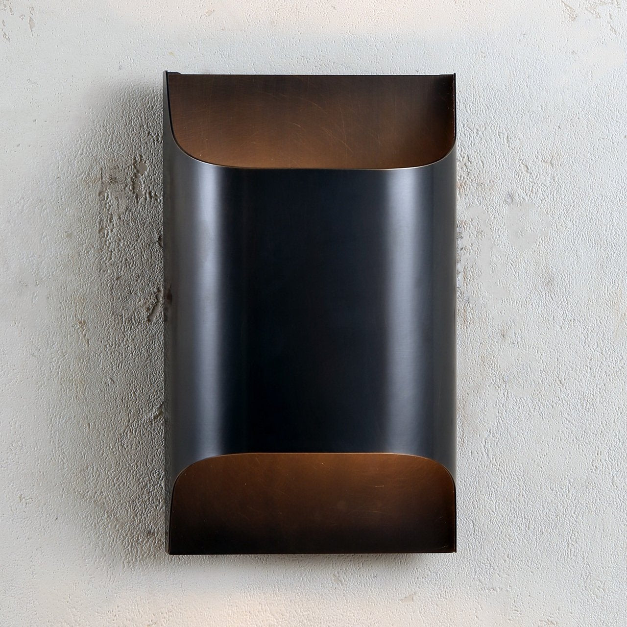 Kestrelon | Slanke silhouet geometrische messing wandlamp