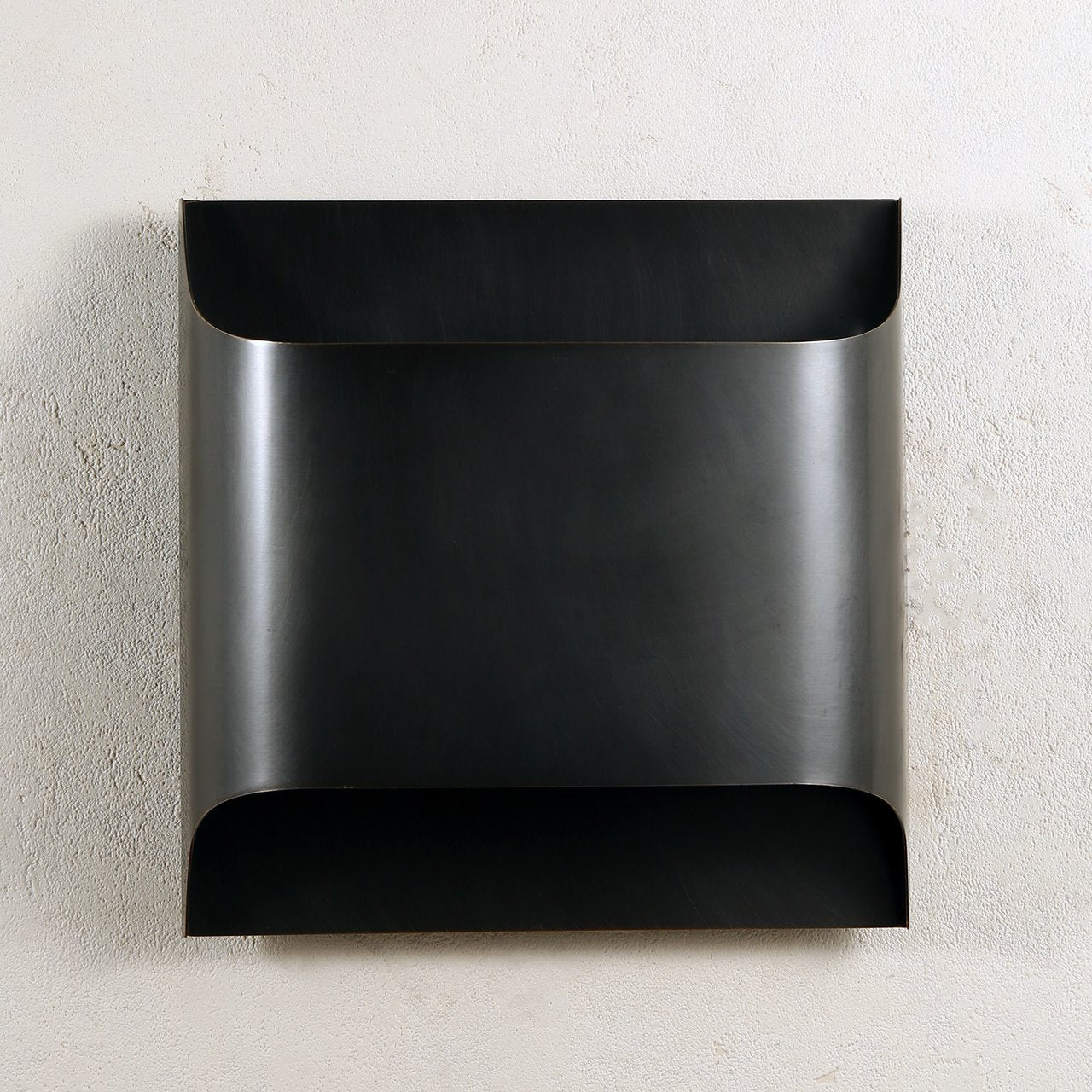 Kestrelon | Slanke silhouet geometrische messing wandlamp