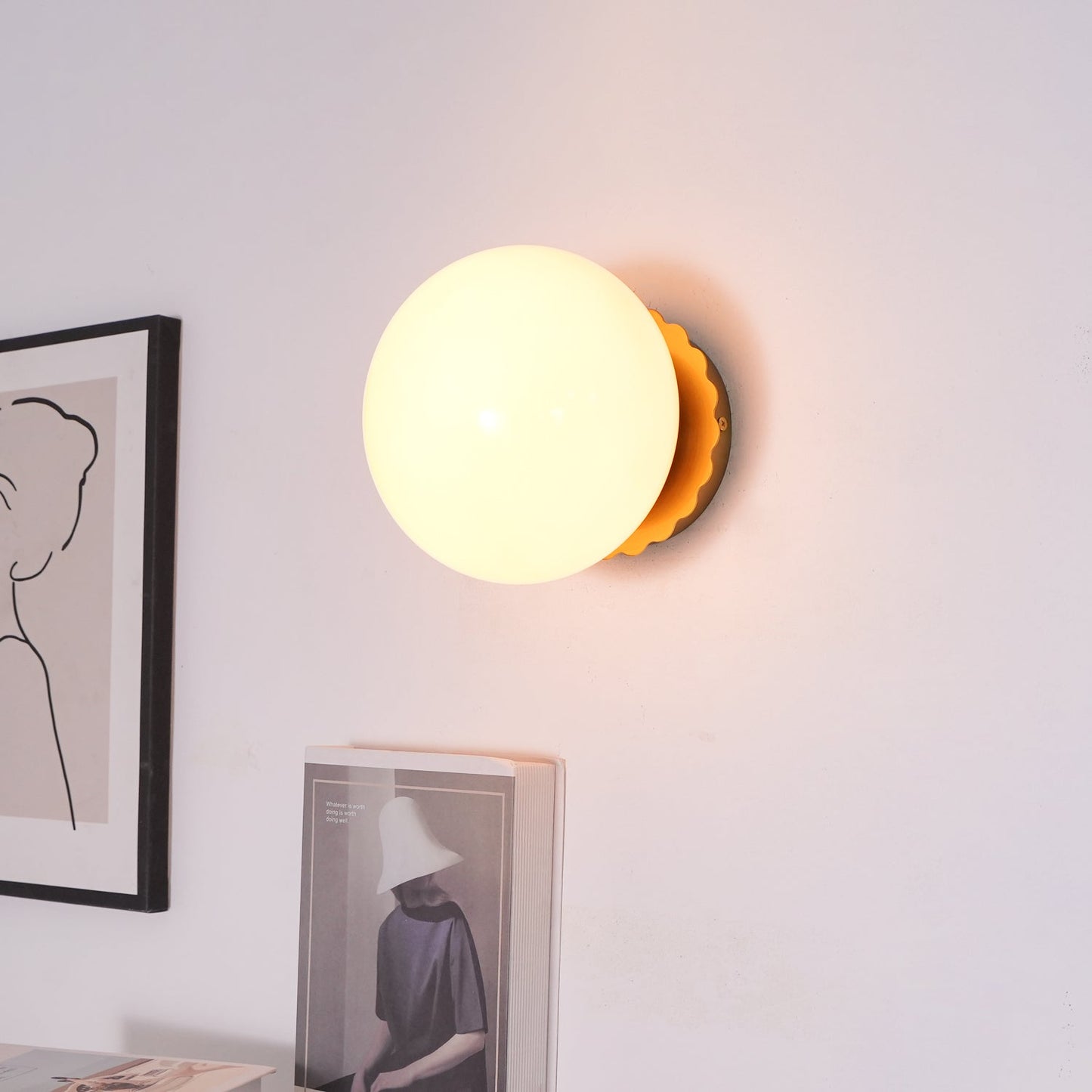 Galdromic | Sculpturale Matglazen Bol Wandlamp