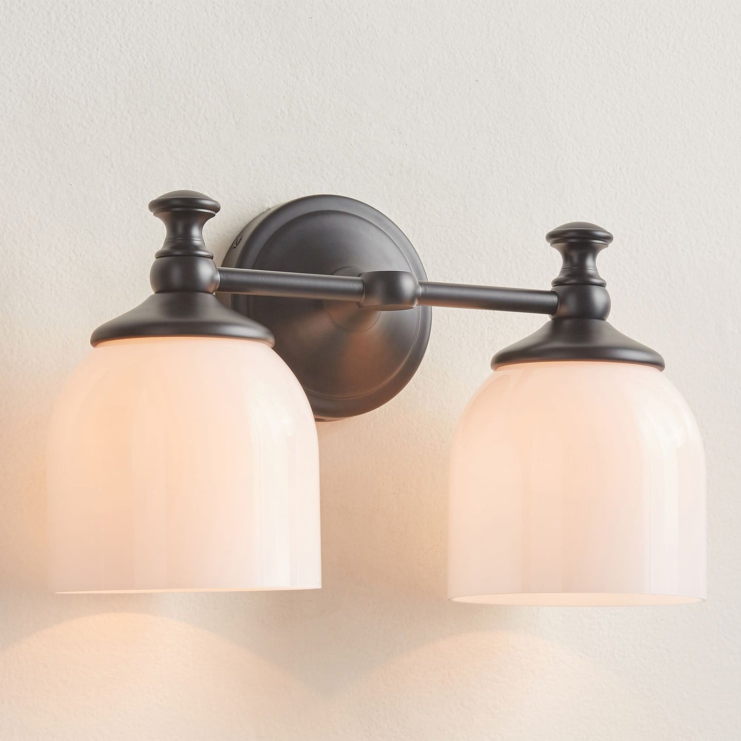 Lisaeth | Minimalistische Arm Wandlamp met Sferische Glazen Bol