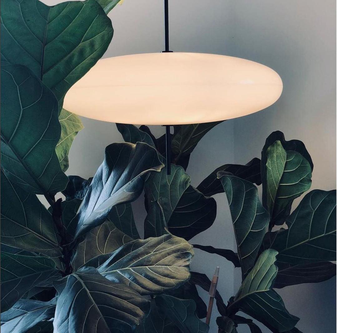 Belthorim | Opalescente Schijf Silhouet Minimalistische Hanglamp